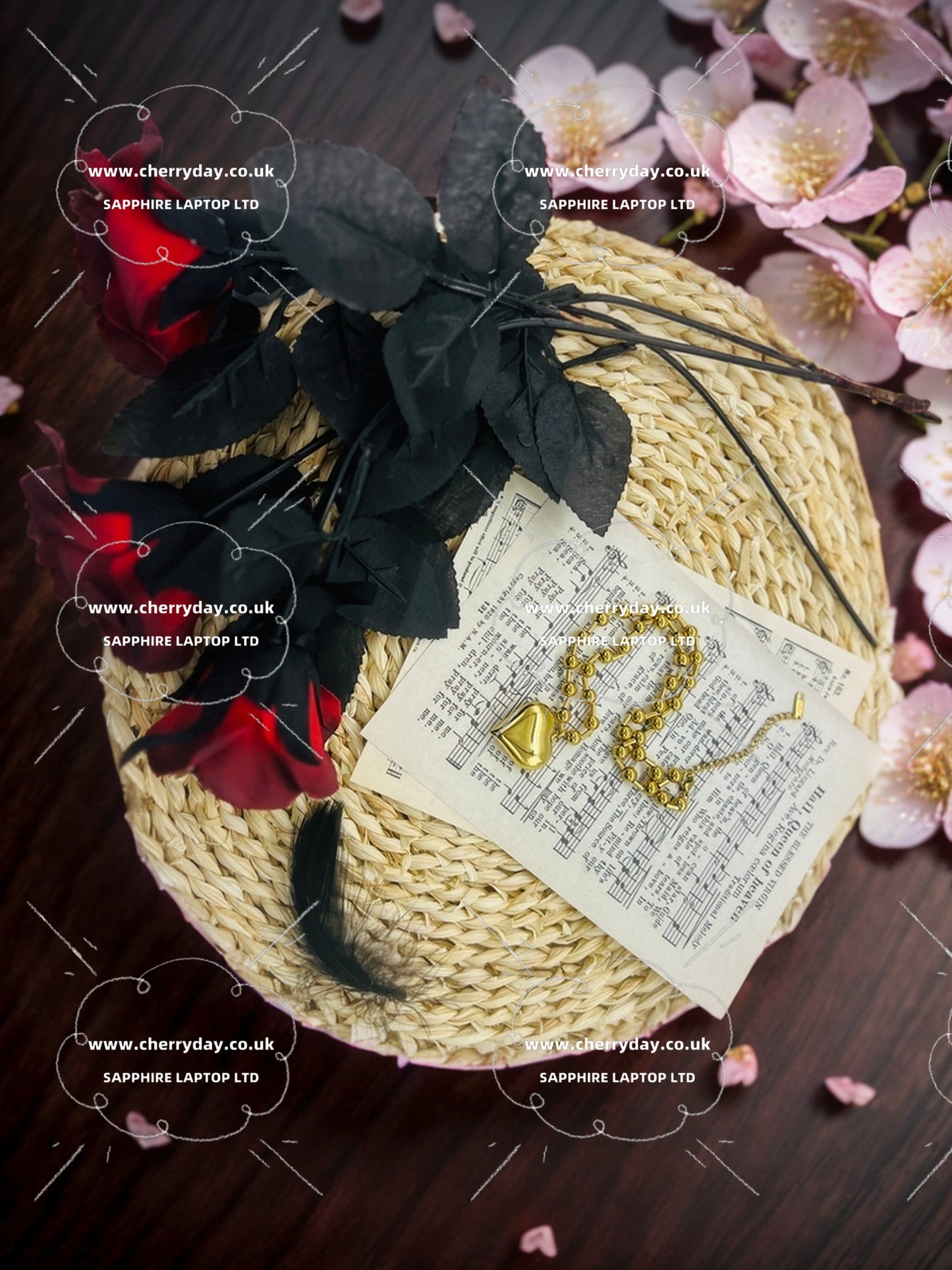 Gold metallic heart necklace