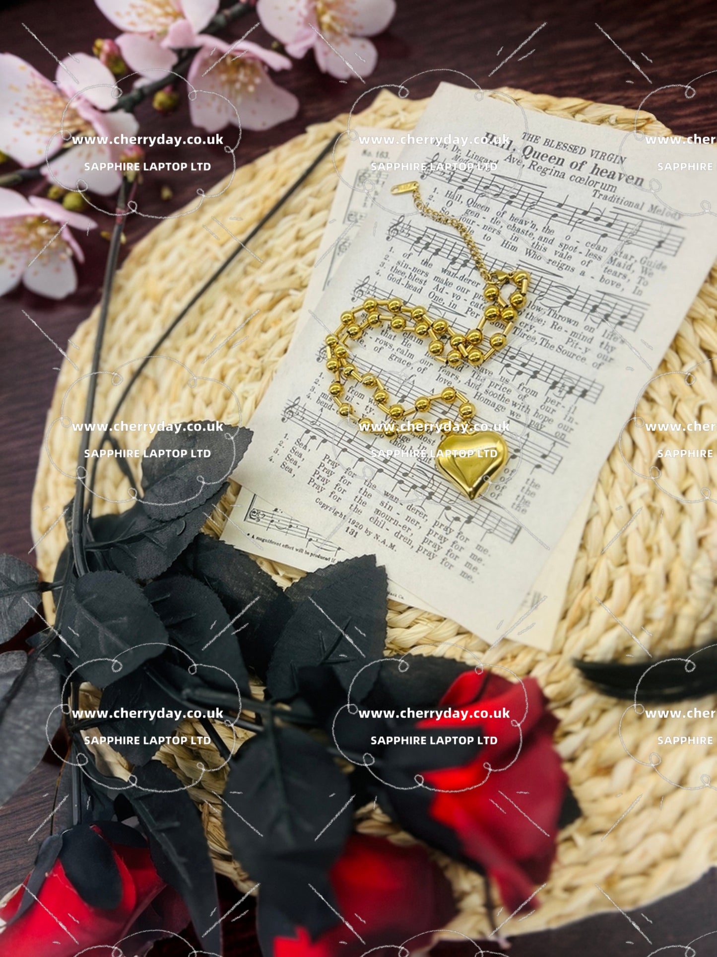 Gold metallic heart necklace