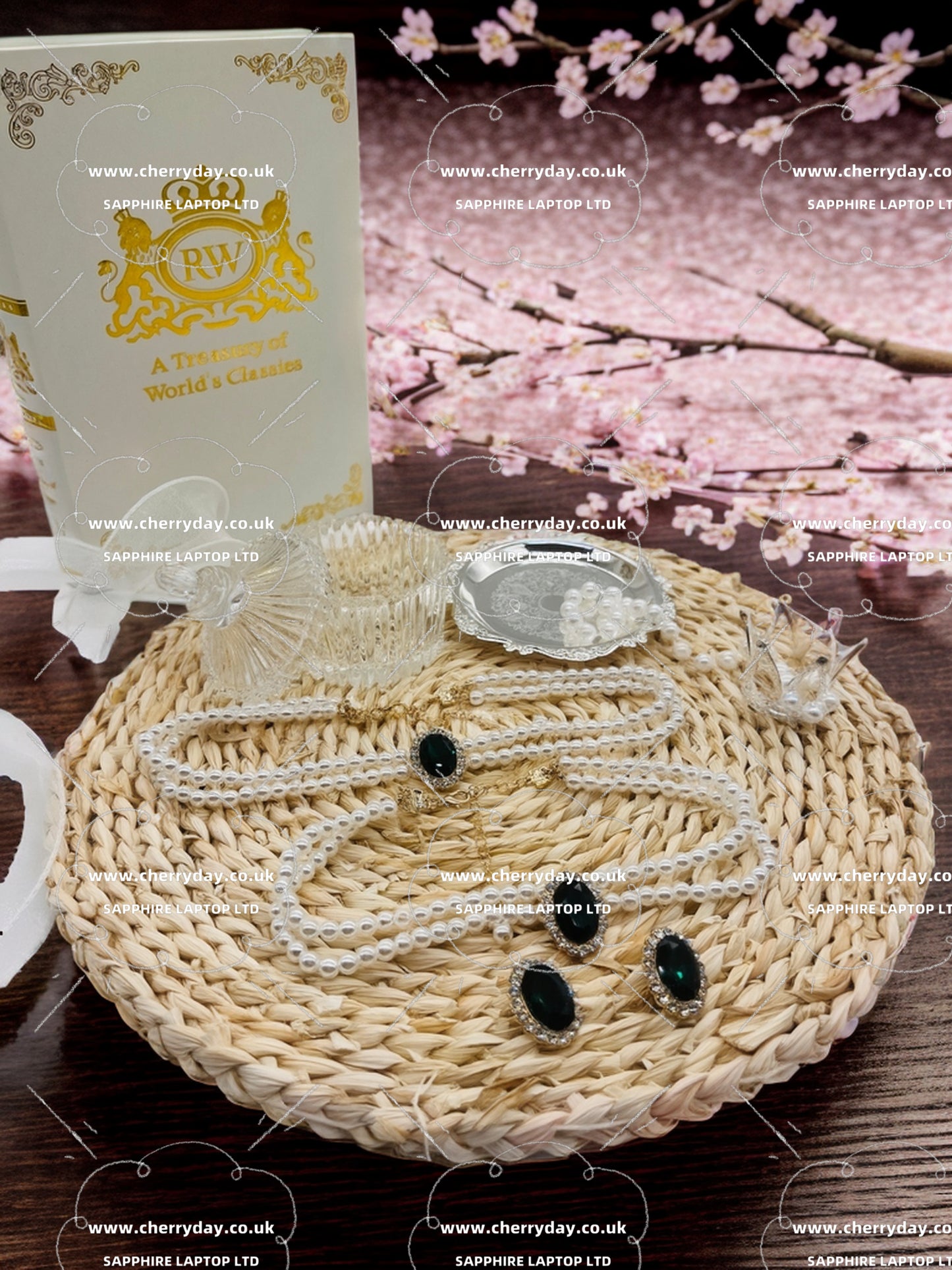 Duchess of Europe necklace and earrings set