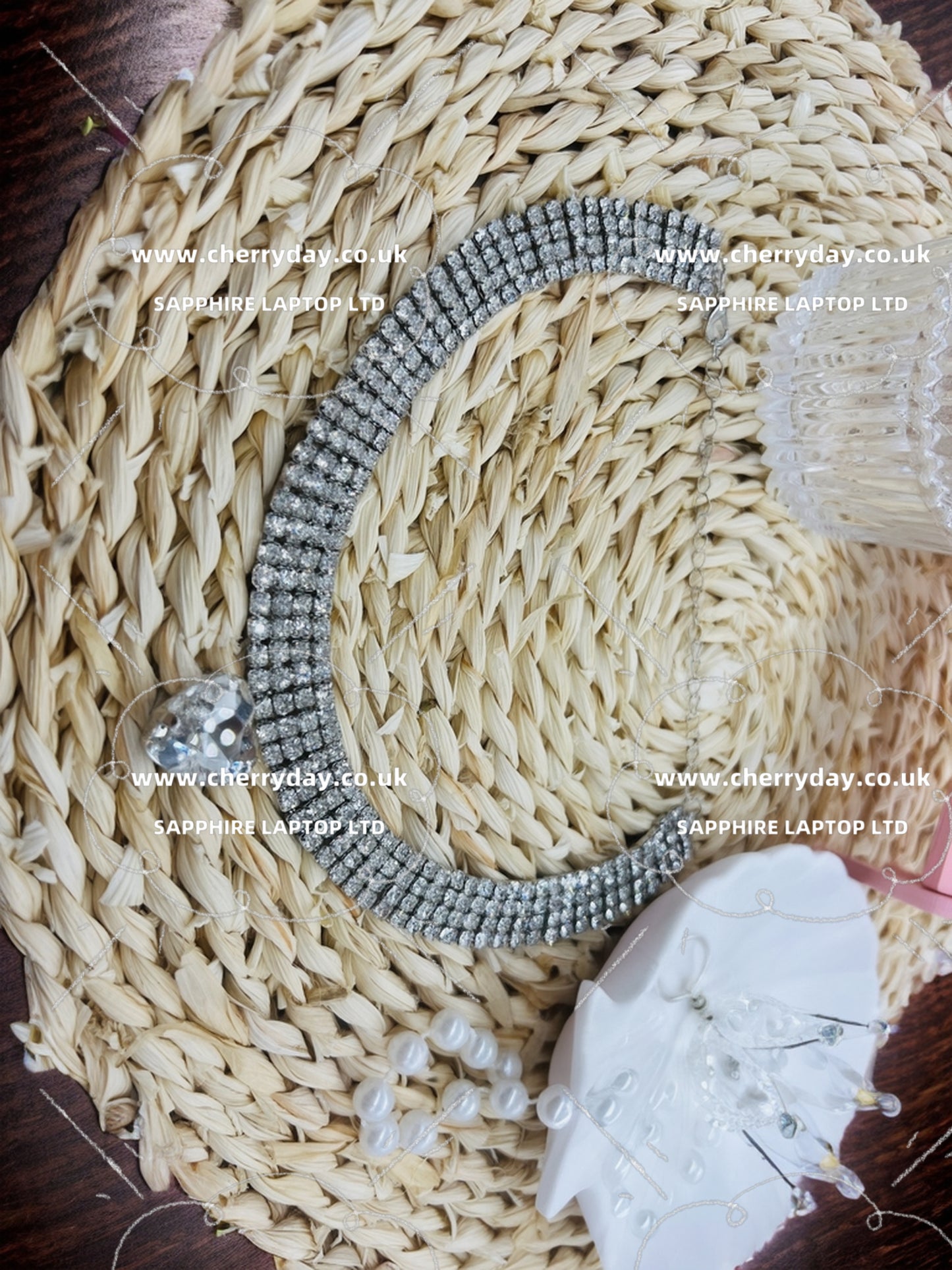 Raindrop rhinestone necklace