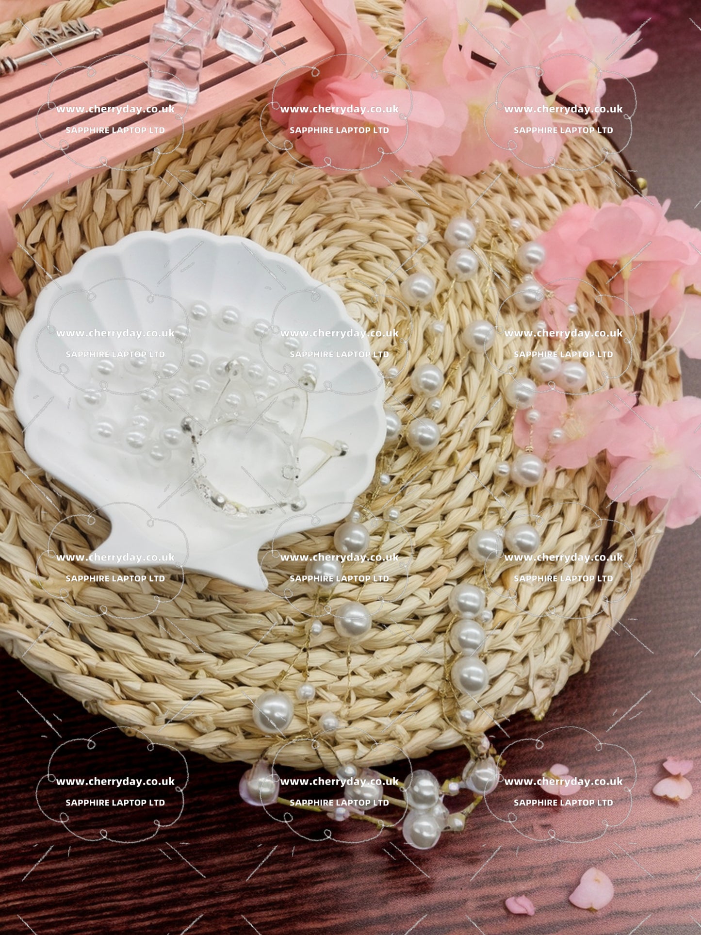 Layered necklace with white pearls