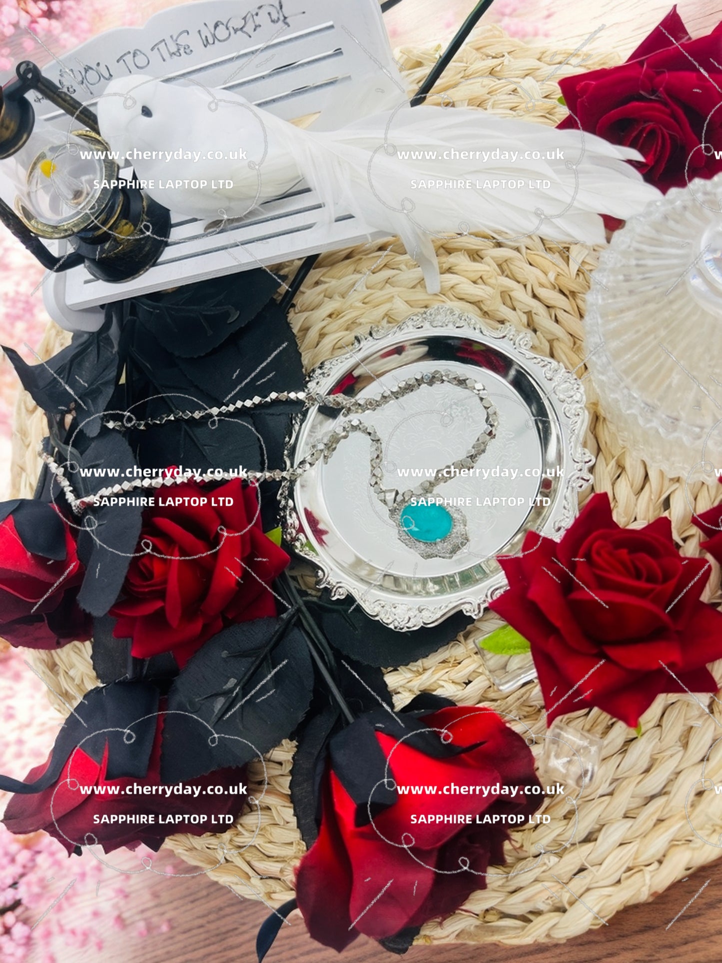 Love on the Thames River necklace