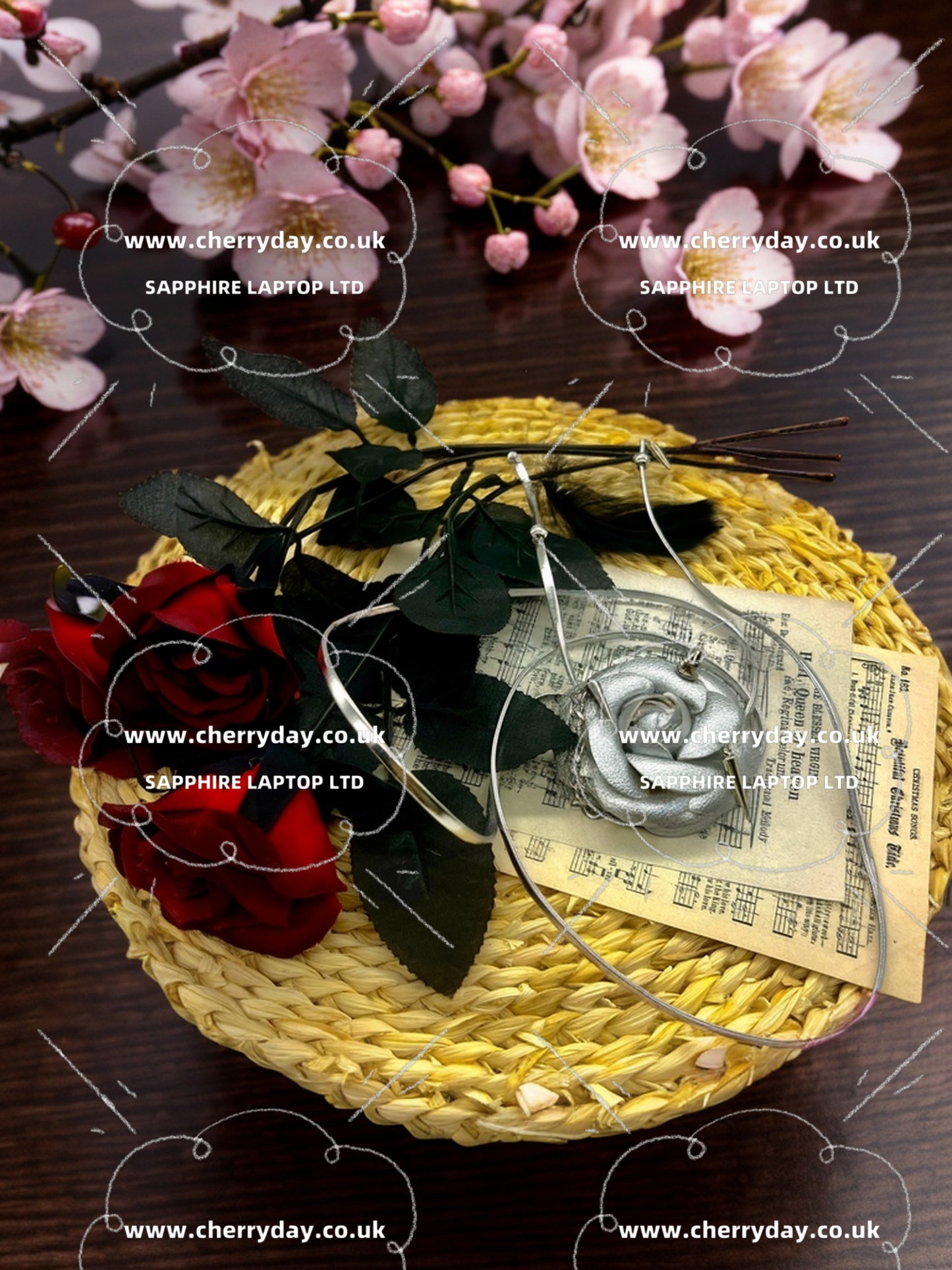 Silver flower strap leather necklace