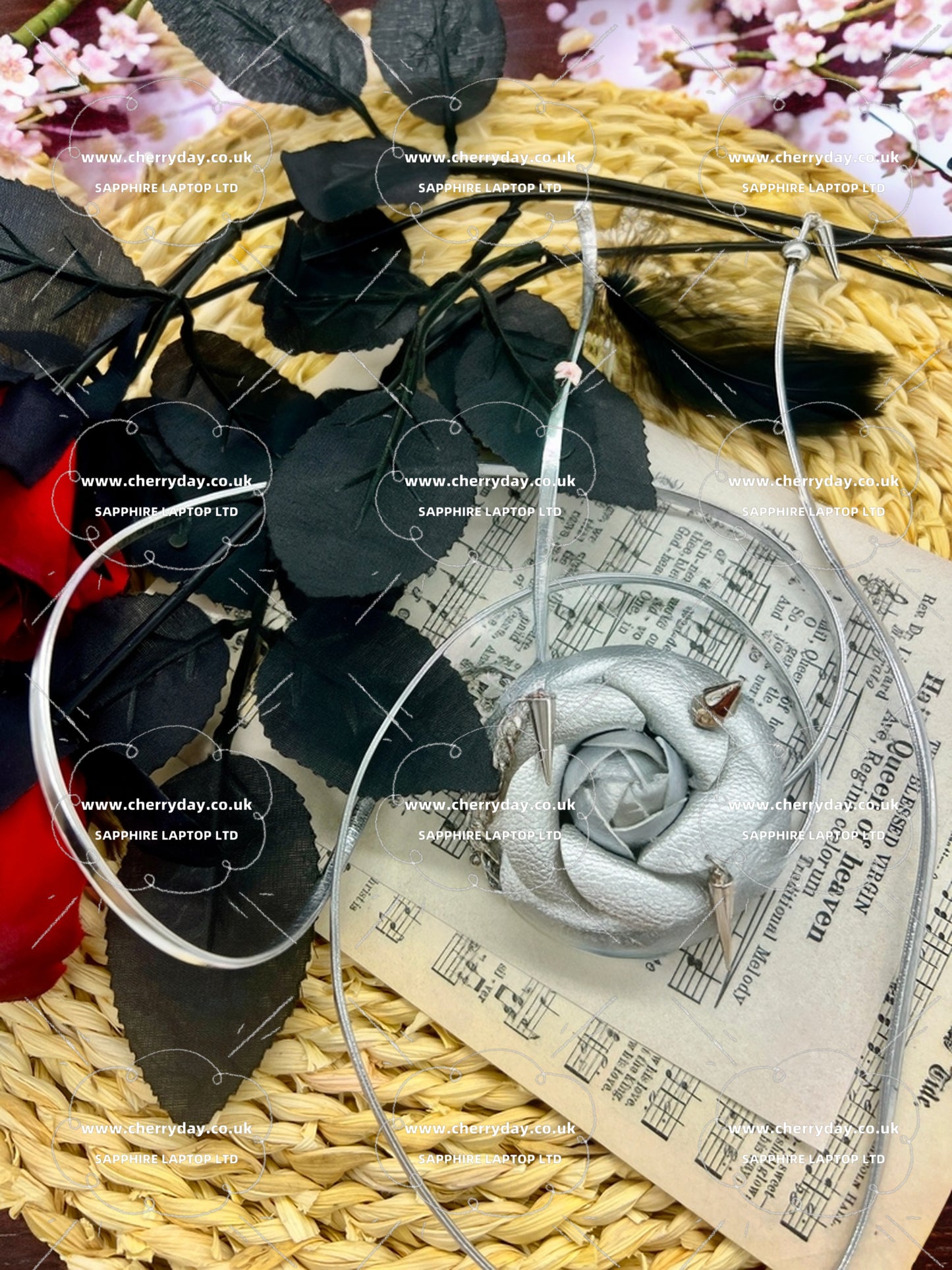 Silver flower strap leather necklace