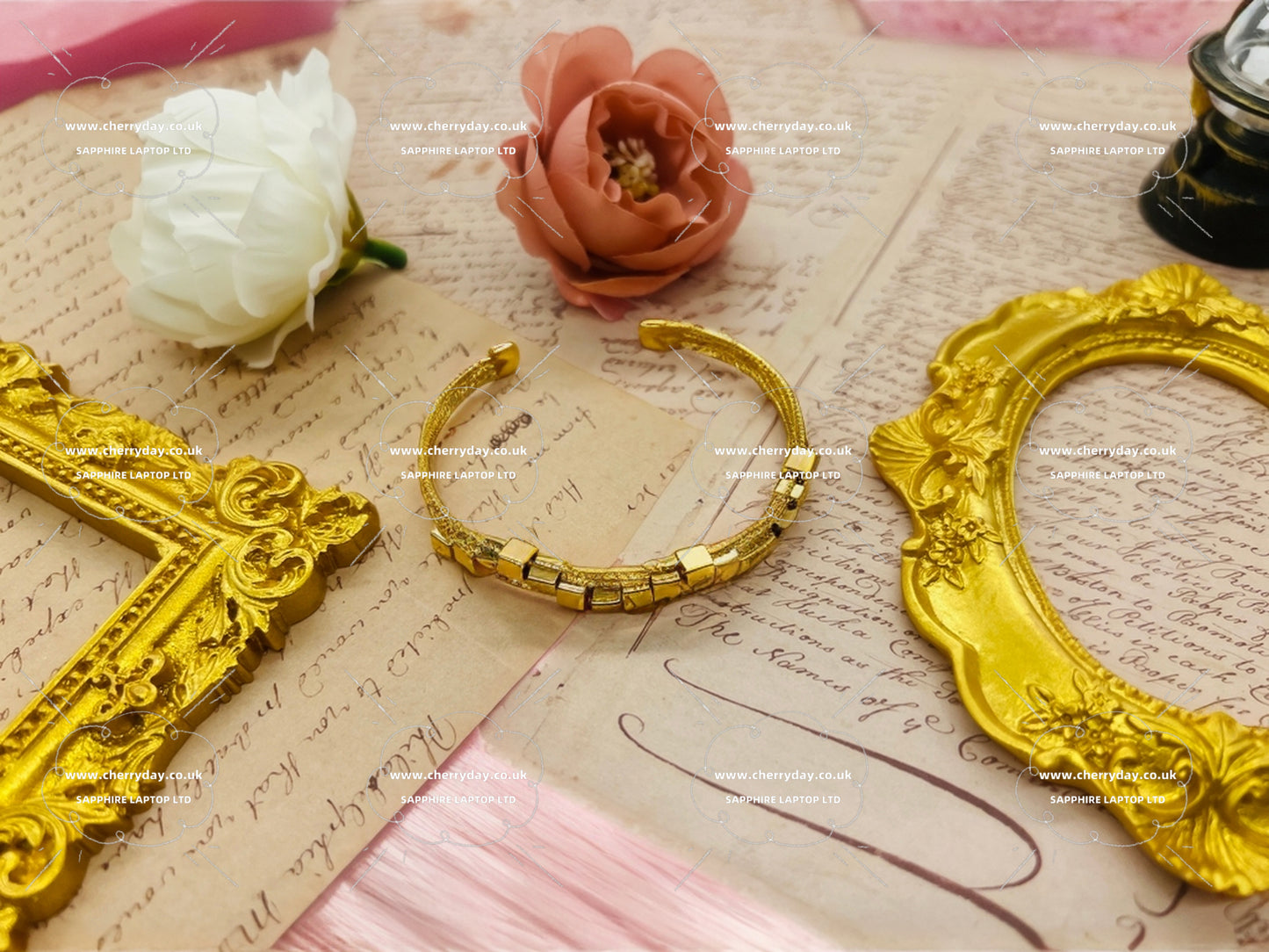 Gold cubes bracelet