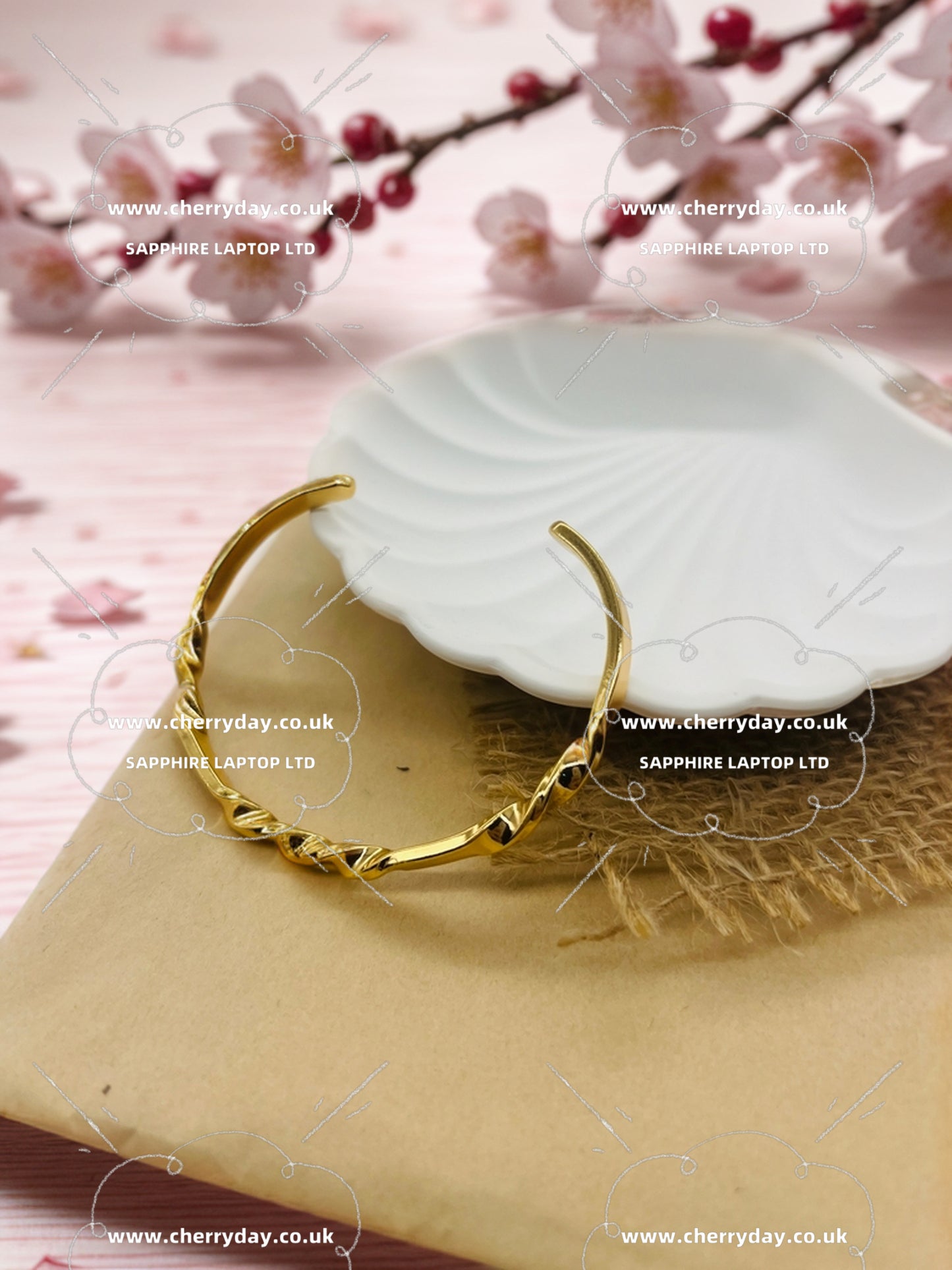 Gold irregular pattern bracelet