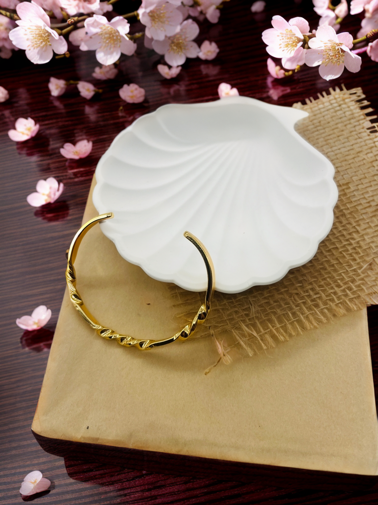 Gold irregular pattern bracelet