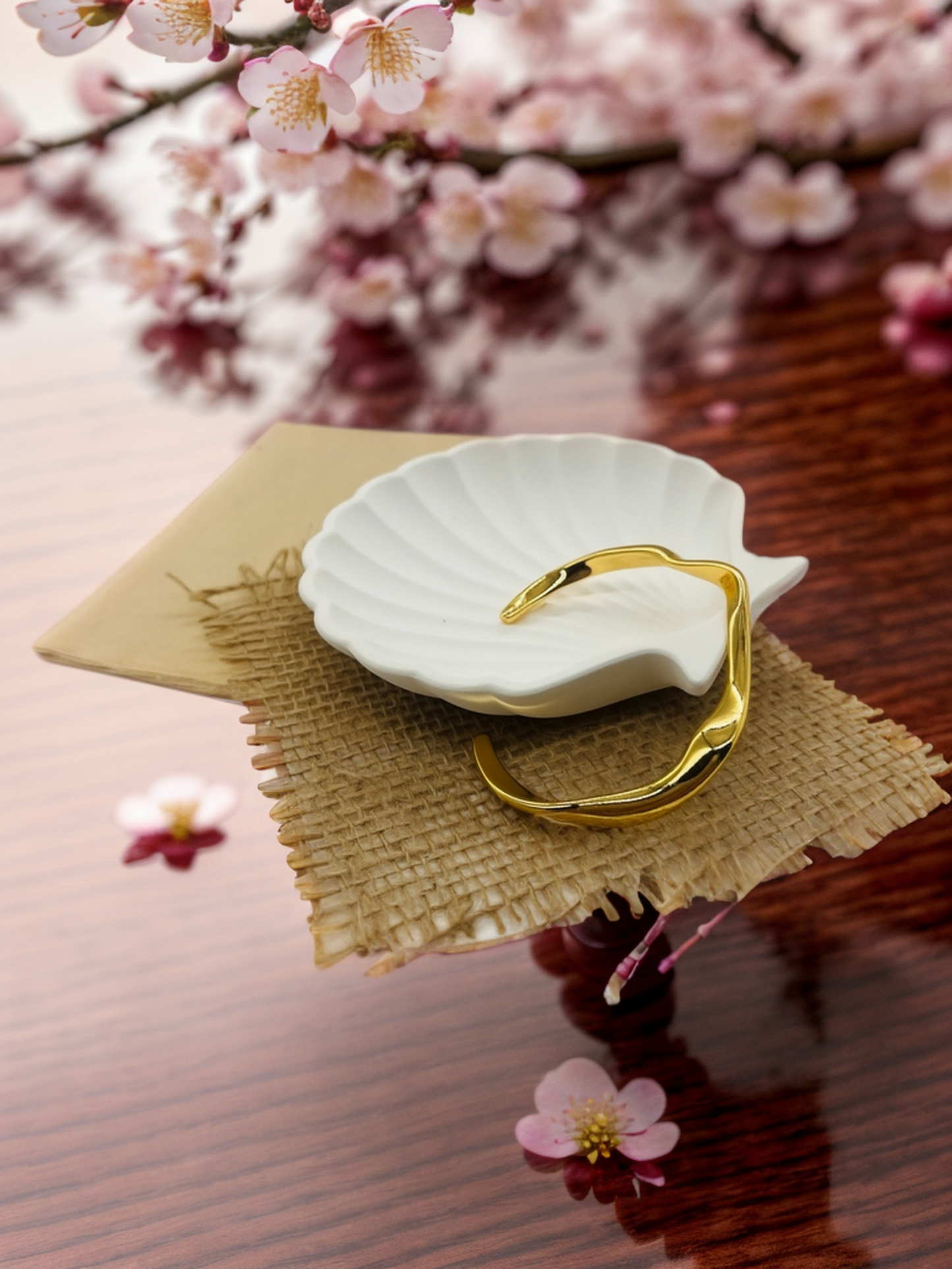 Gold streamline bracelet