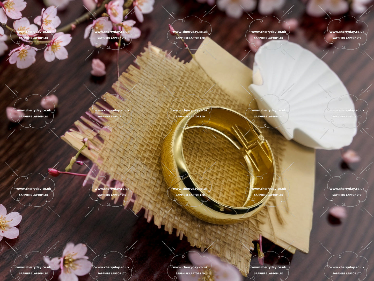 Gold chunky bracelet