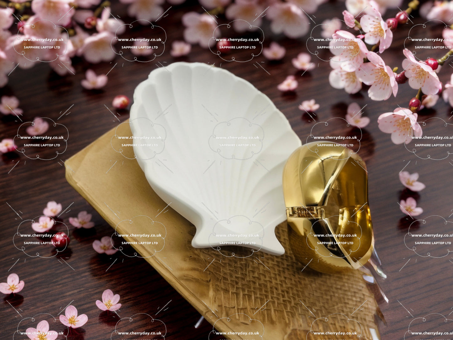 Gold streamline chunky bracelet