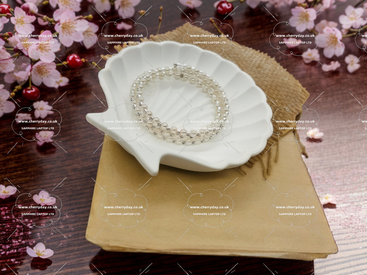 Triple-layered pearl bracelet