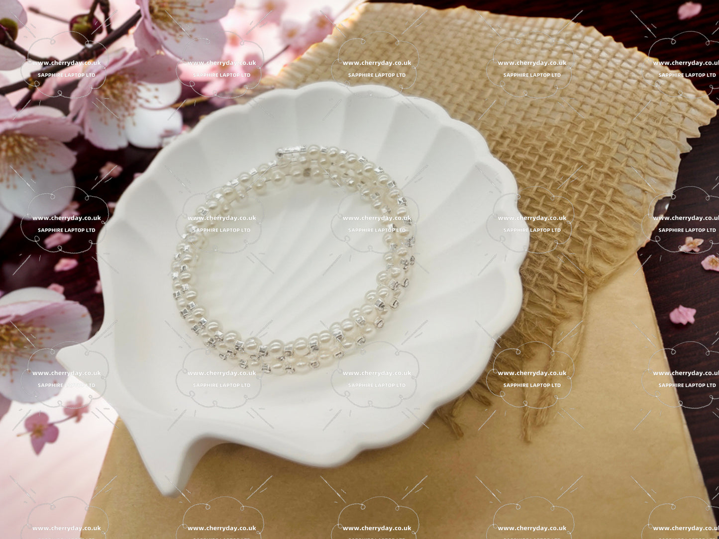 Triple-layered pearl bracelet