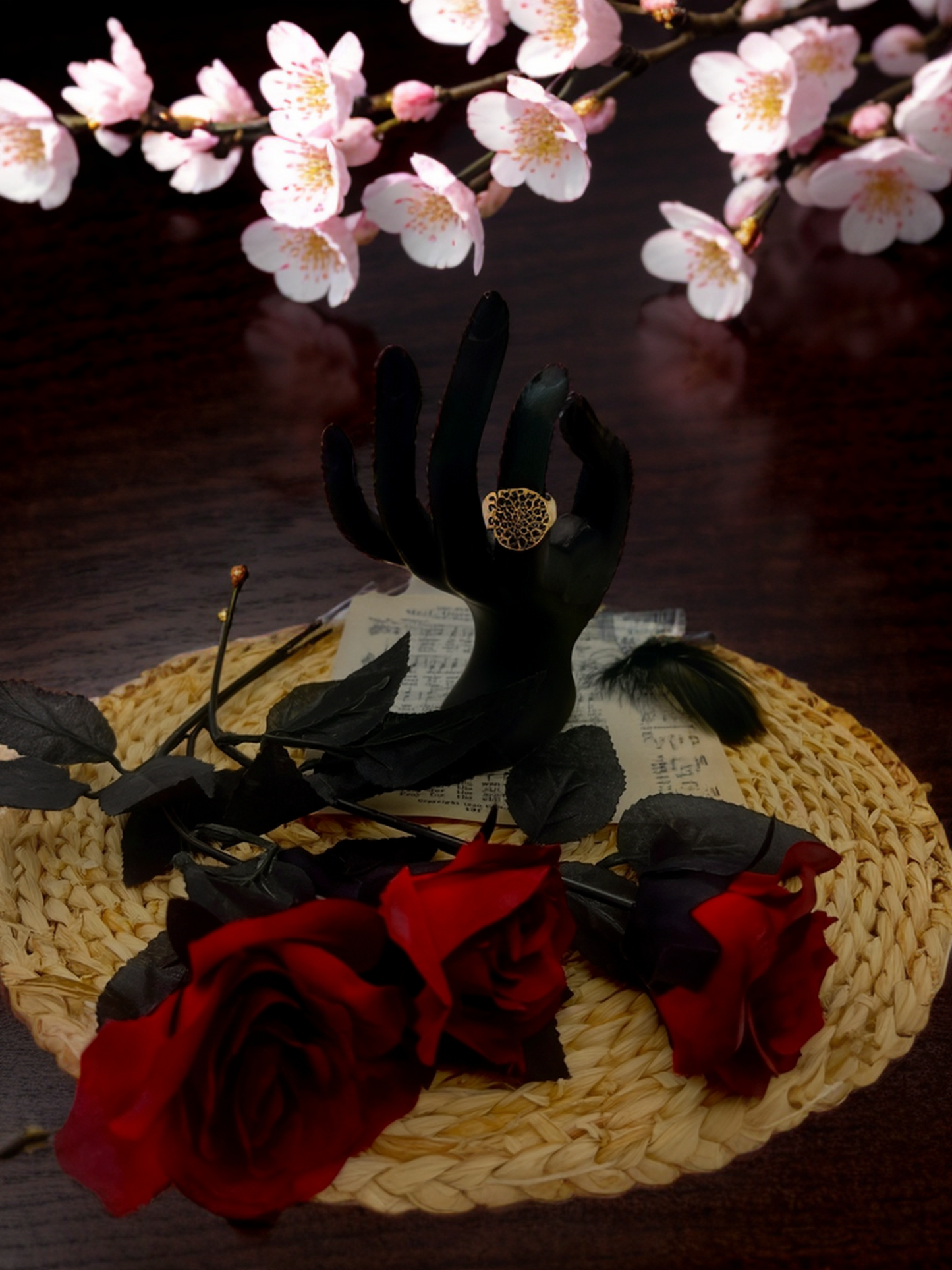 Gold openwork leaf vintage ring