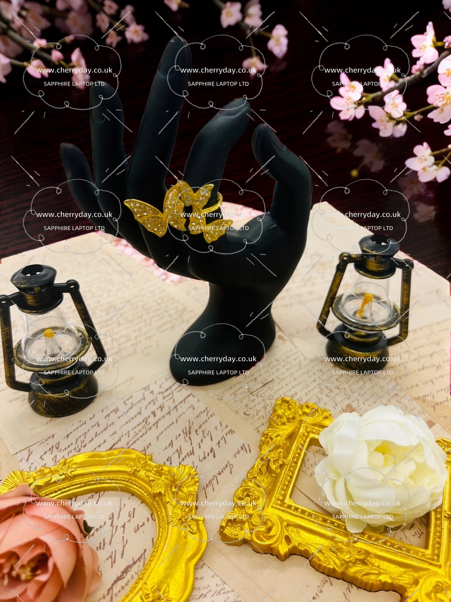 Butterfly ring for three butterflies