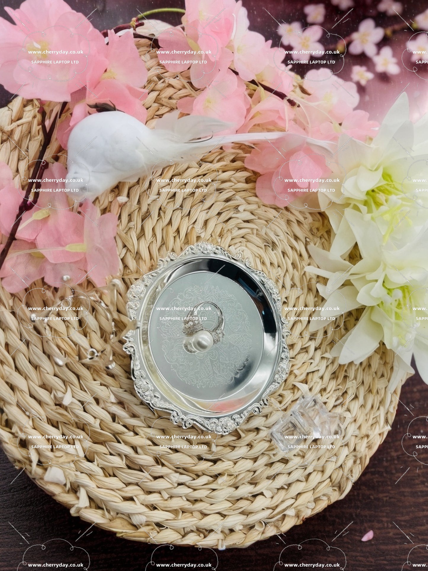 South Sea white pearl ribbon ring
