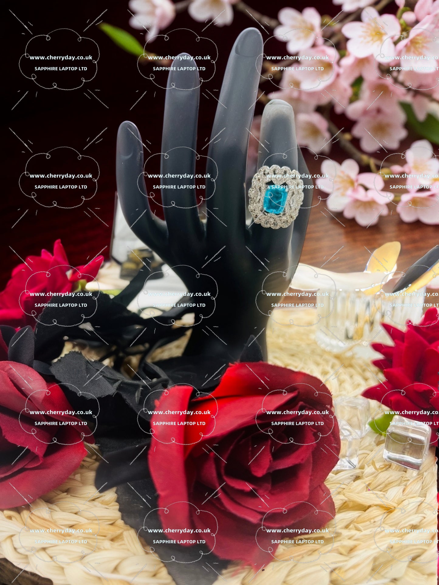 Aquamarine square hollow diamond ring