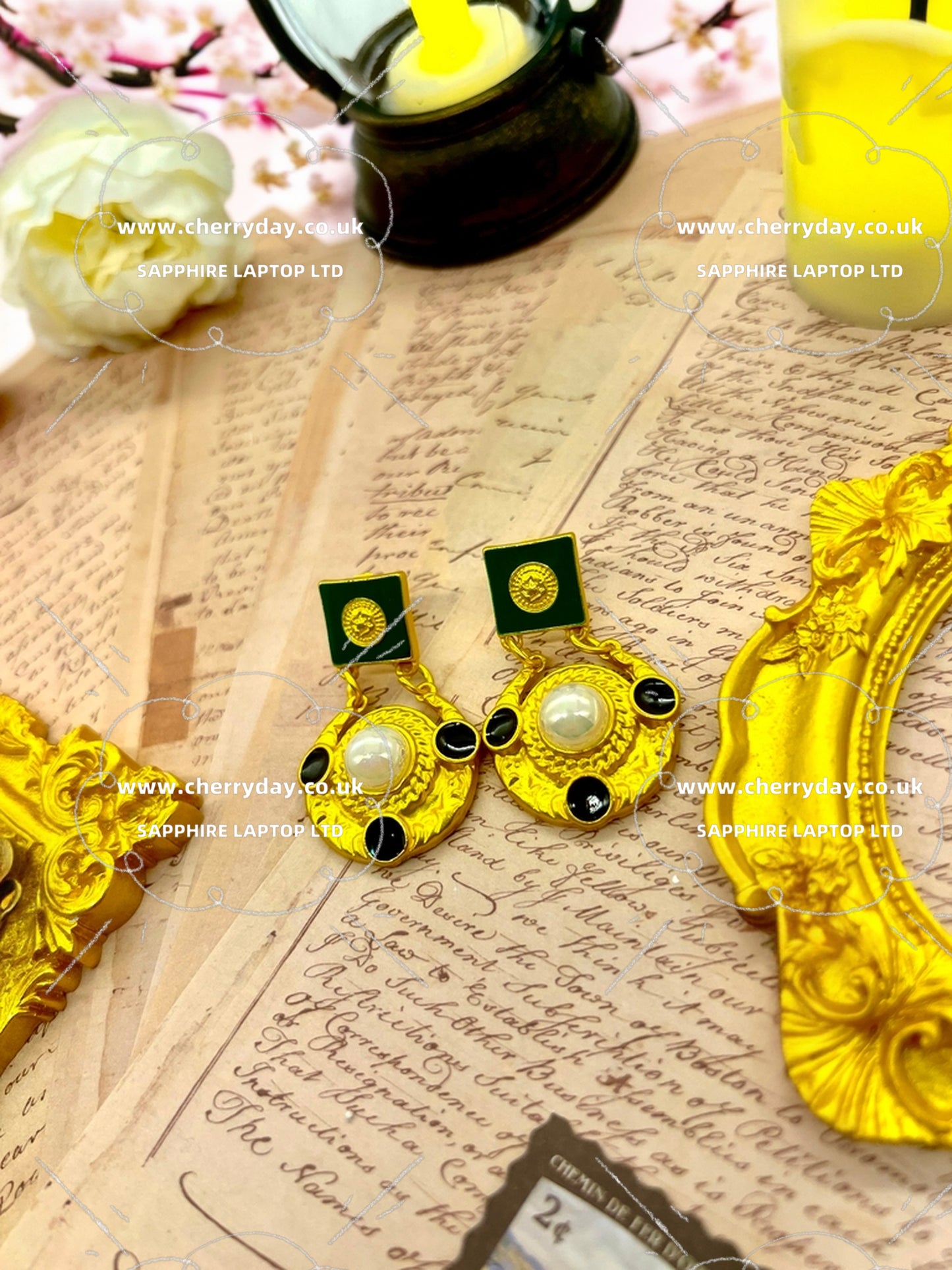 Triumphal arch lock vintage earrings