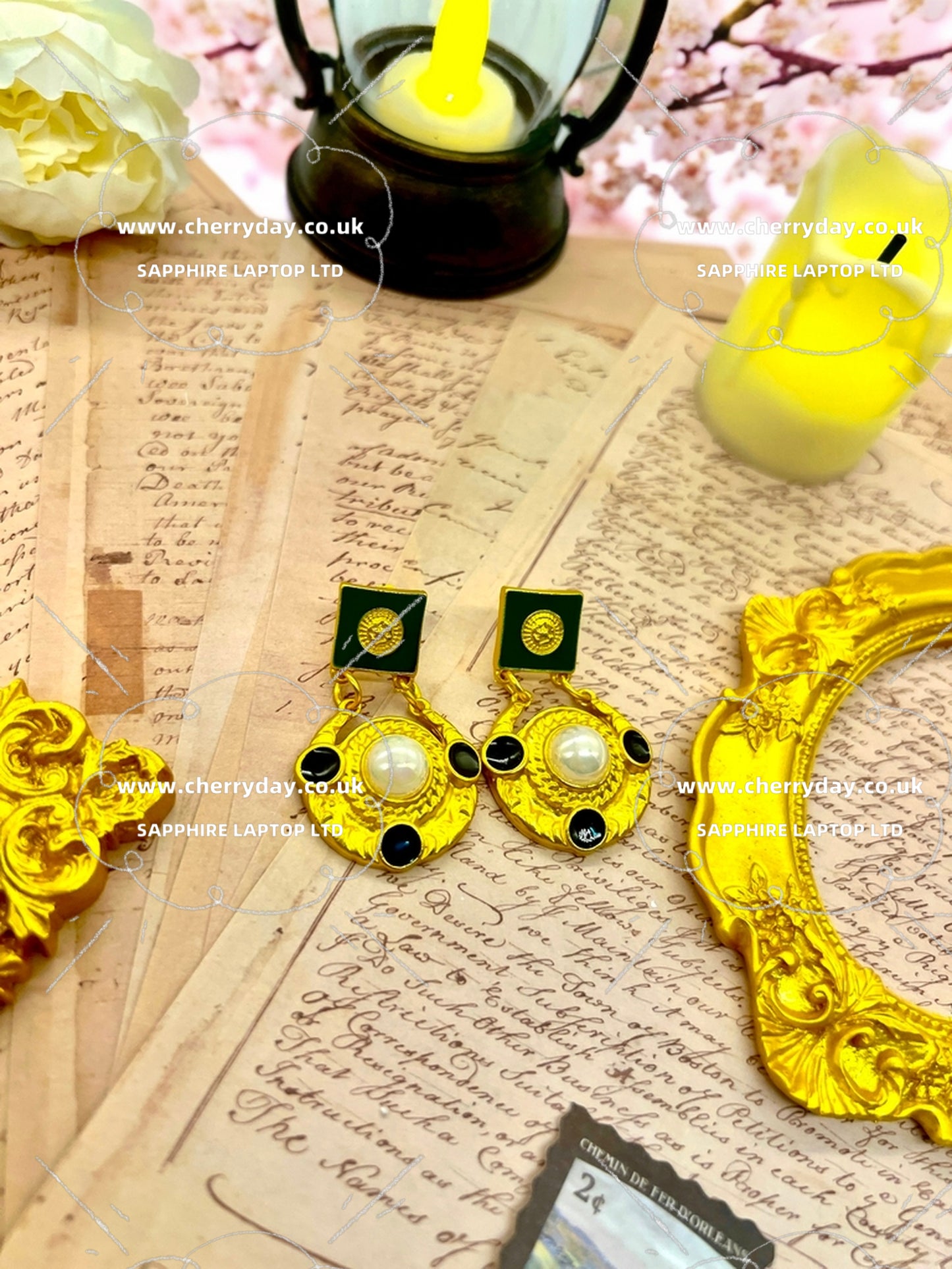 Triumphal arch lock vintage earrings