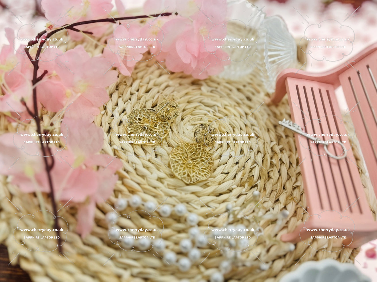 Gold round leaves earrings