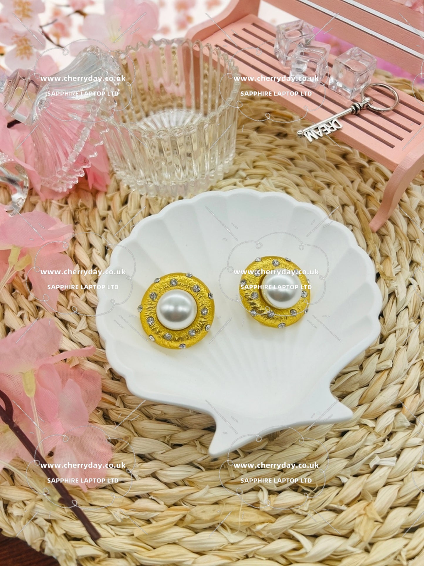 Thetis fairy tale pearl earrings