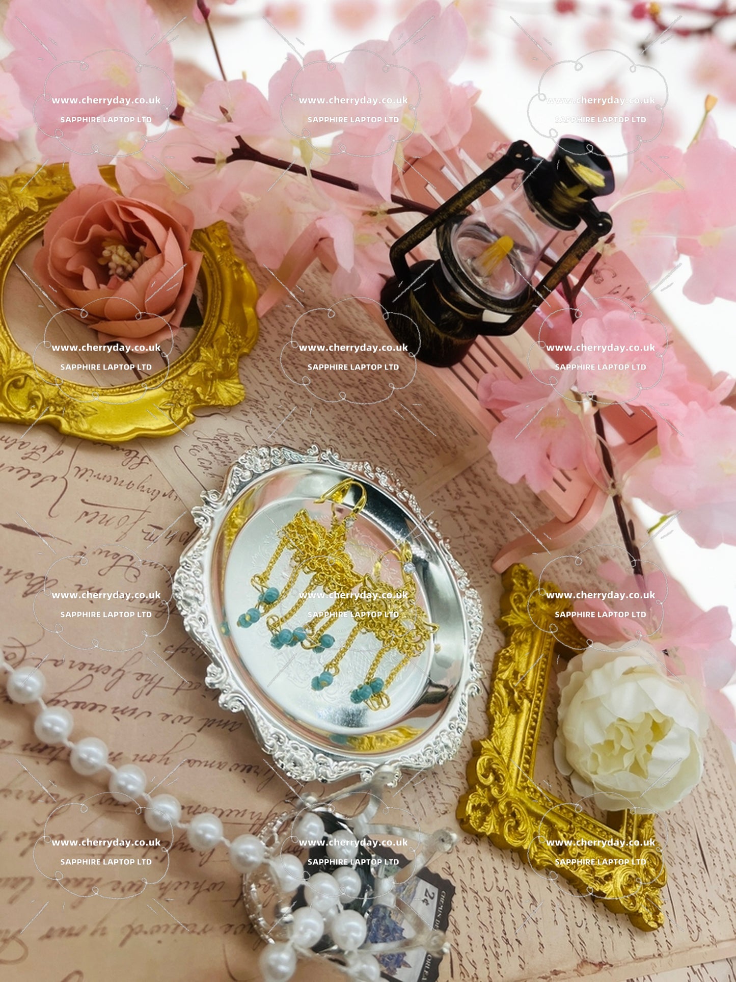 Masquerade party queen earrings