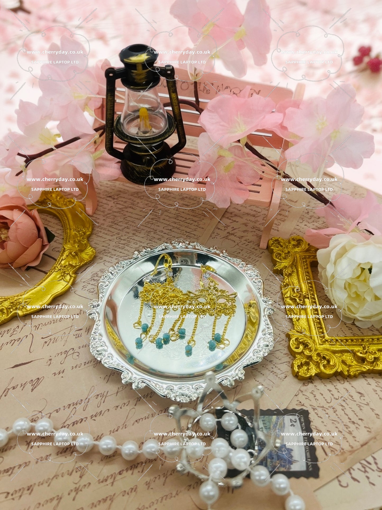 Masquerade party queen earrings