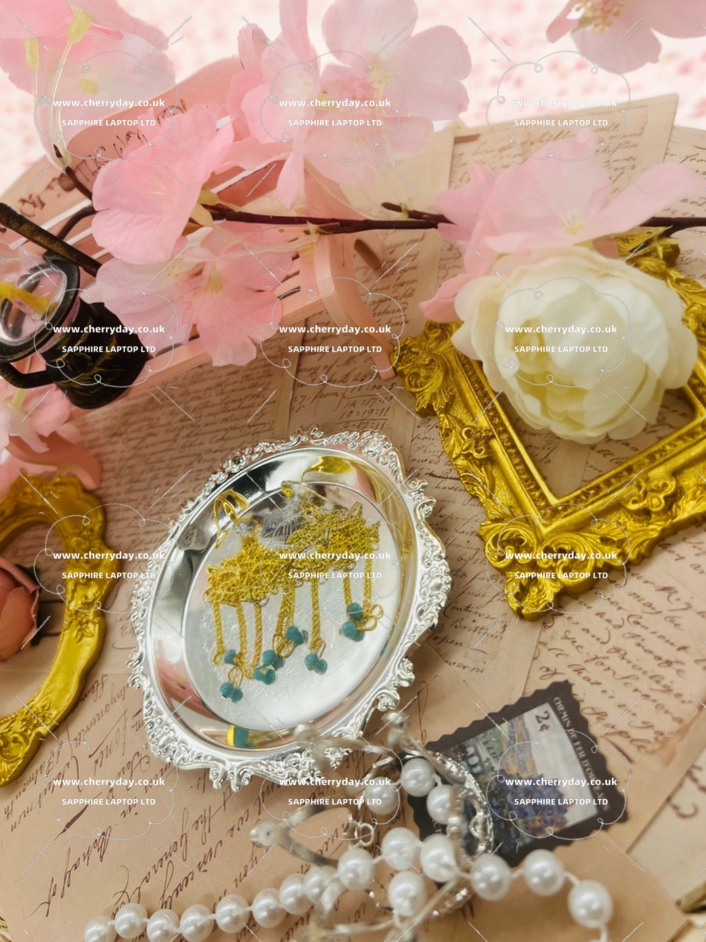 Masquerade party queen earrings