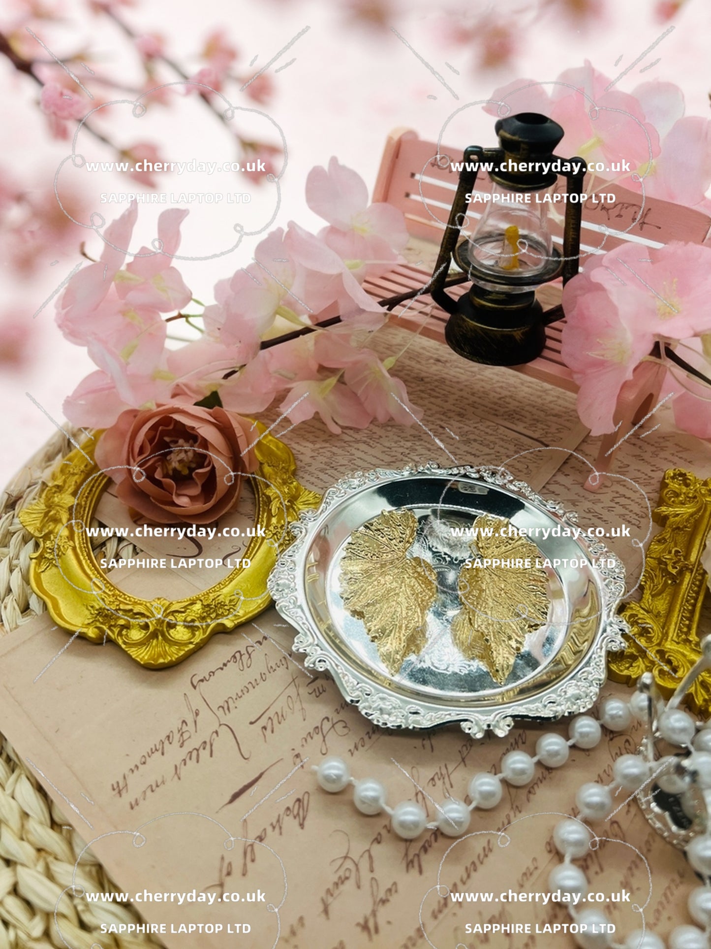 Gold leaf vintage earrings