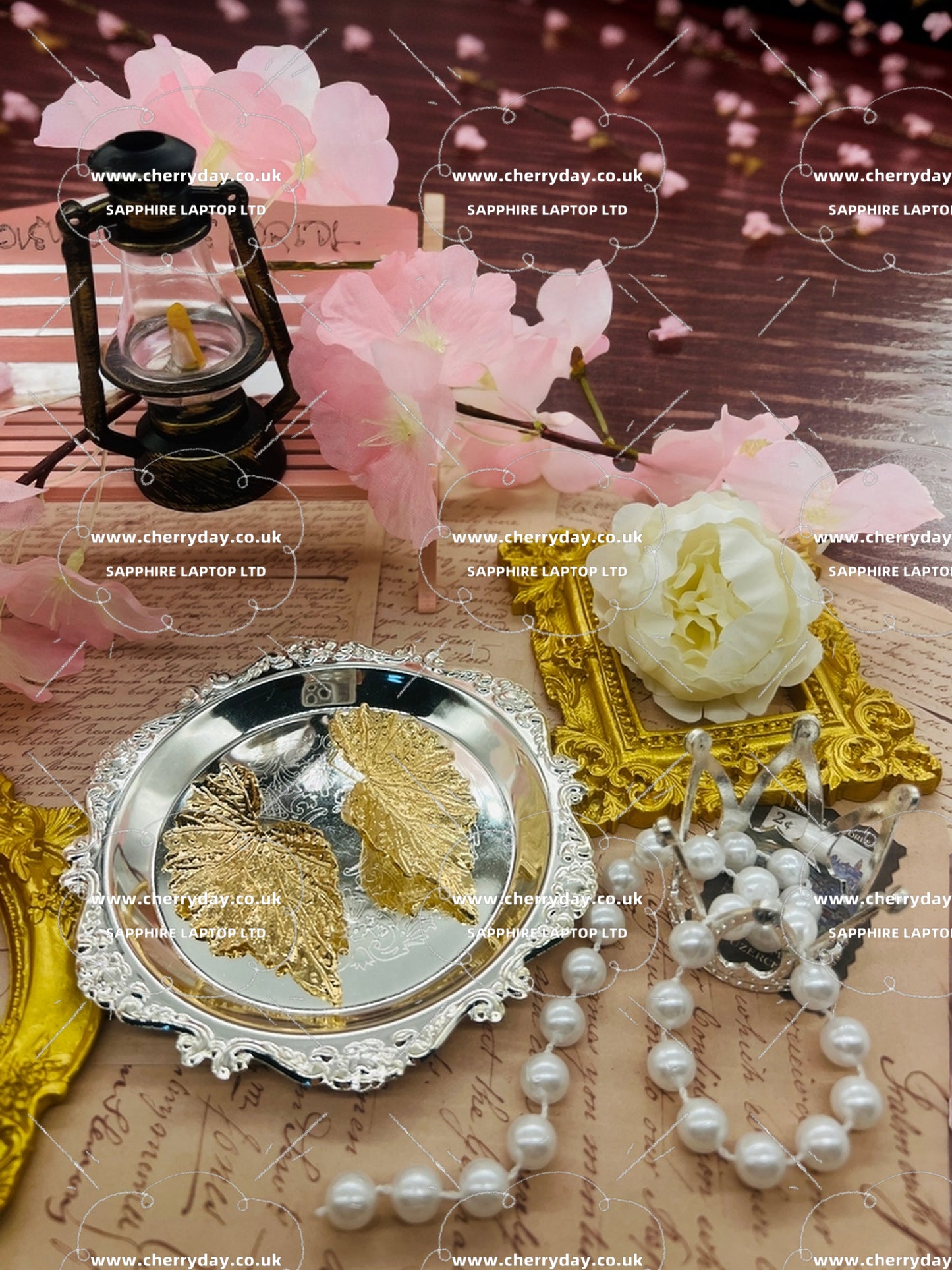 Gold leaf vintage earrings