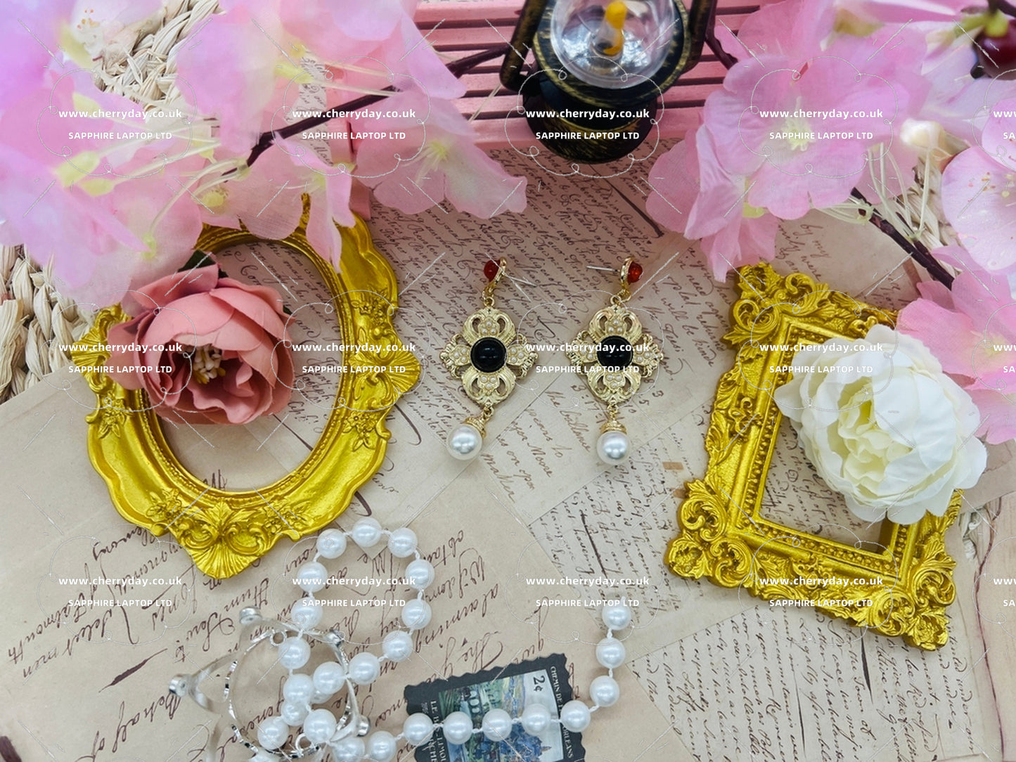 Greenwich knot of solidarity vintage earrings