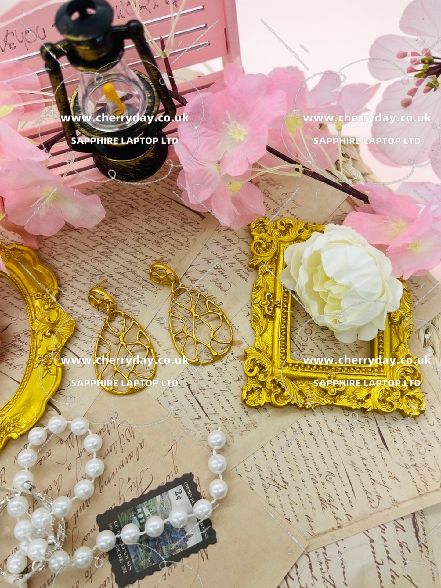 Gold openwork leaf vintage earrings