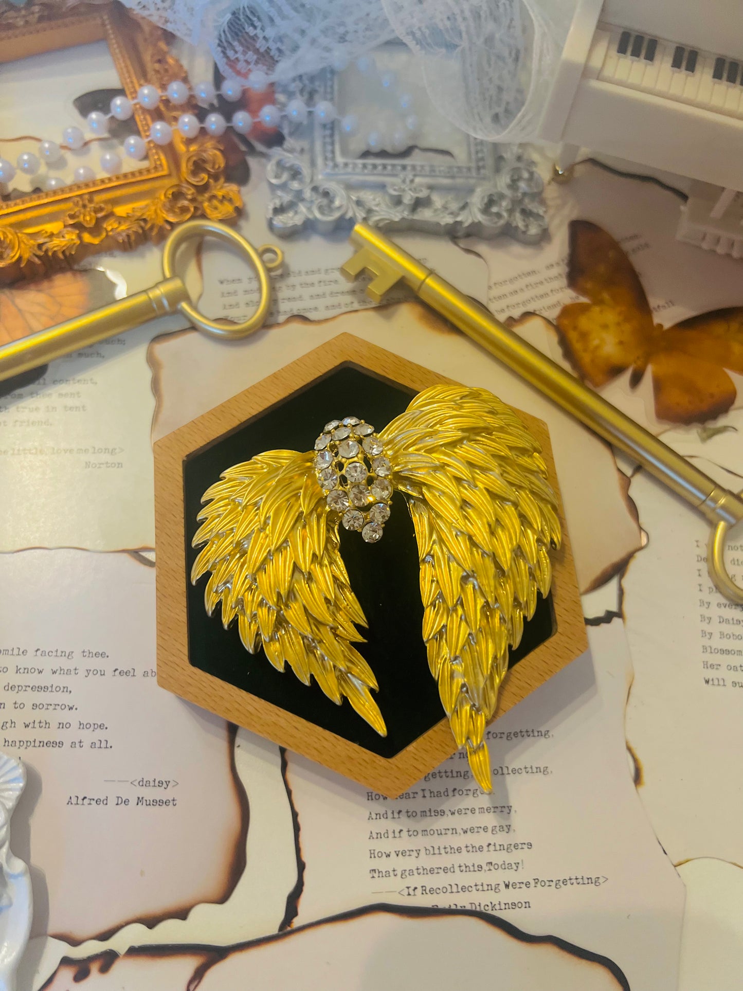 Brooch 002