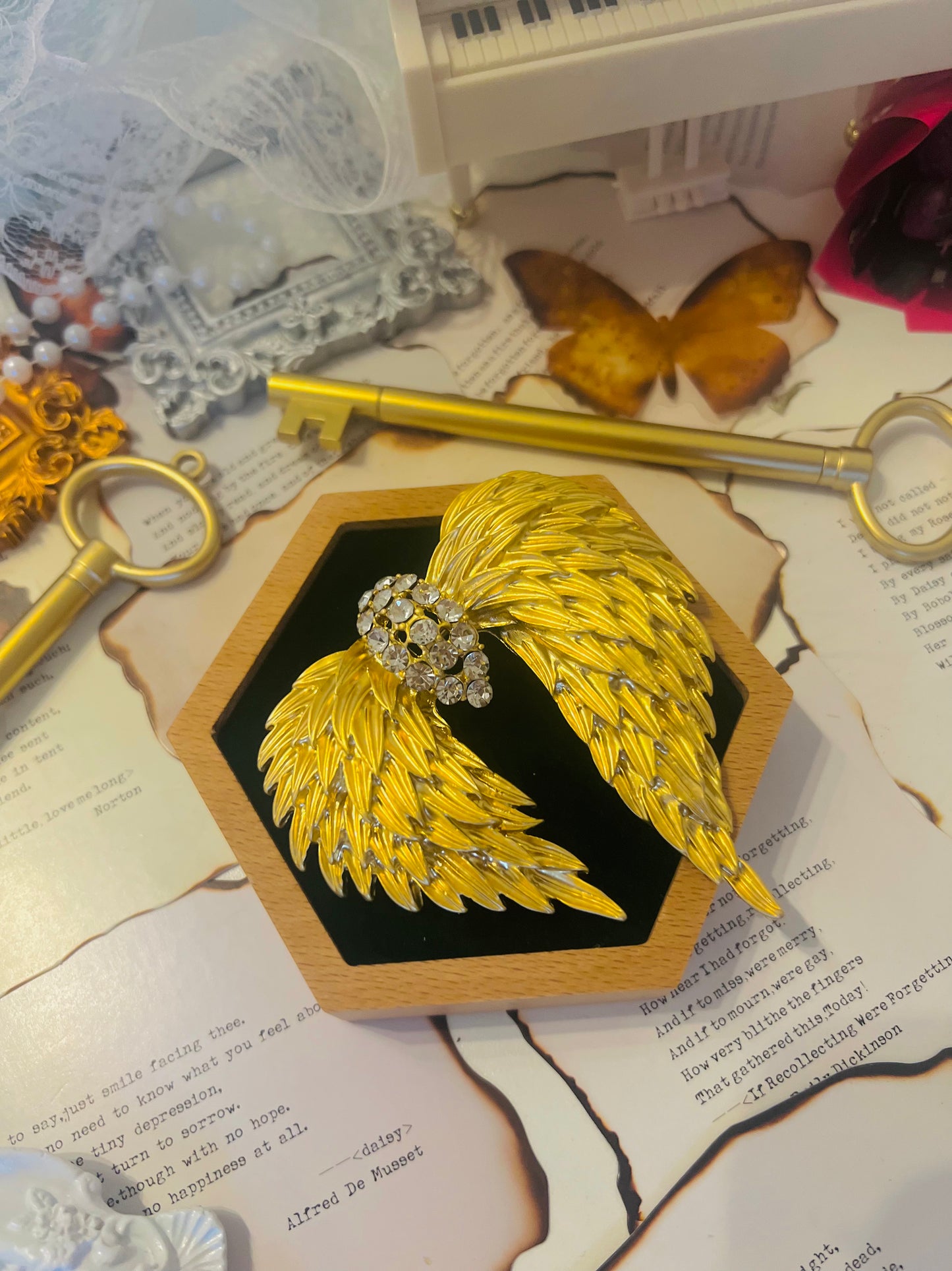 Brooch 002