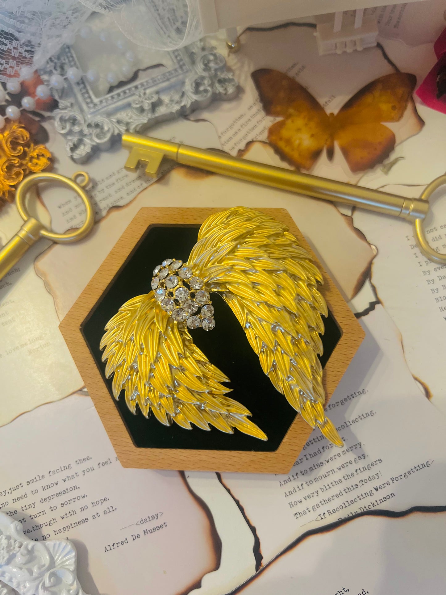 Brooch 002