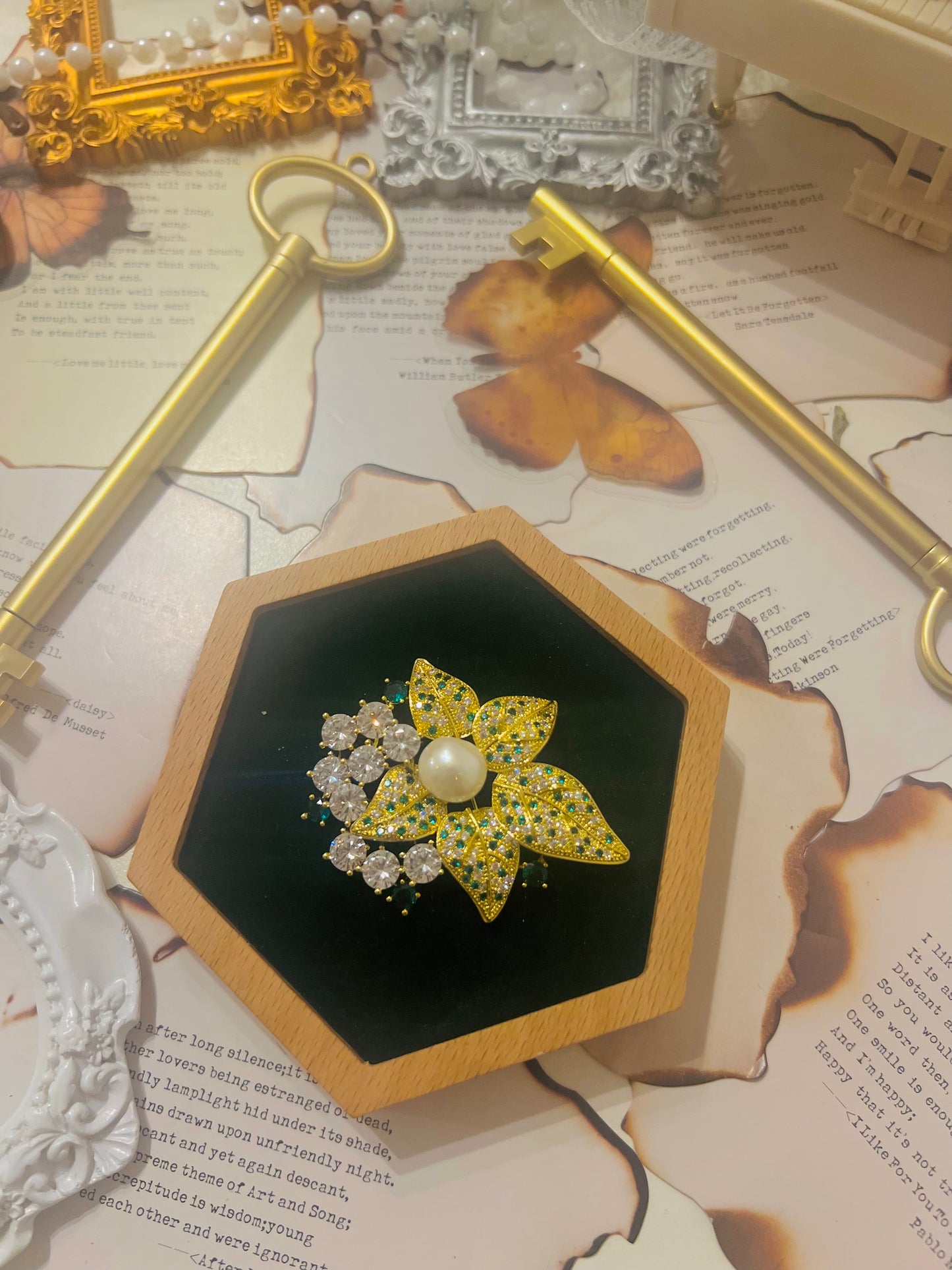 Brooch 006
