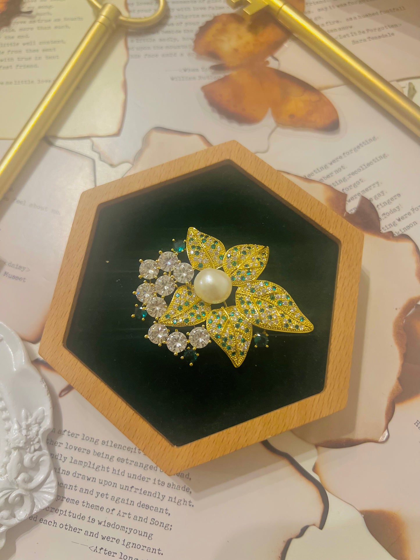 Brooch 006
