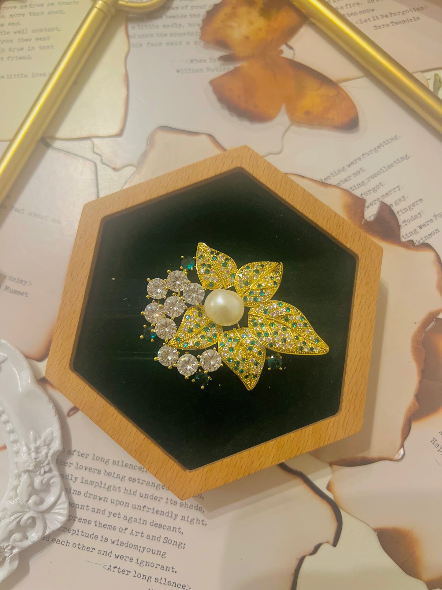 Brooch 006