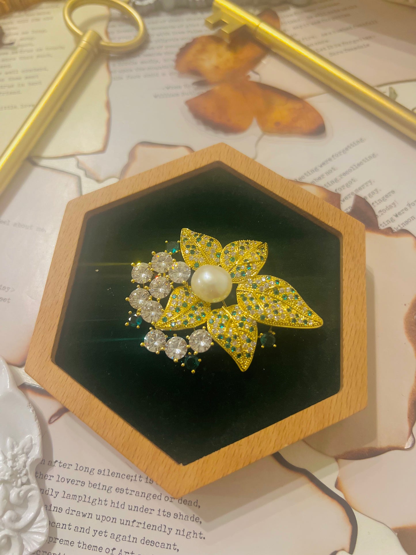 Brooch 006