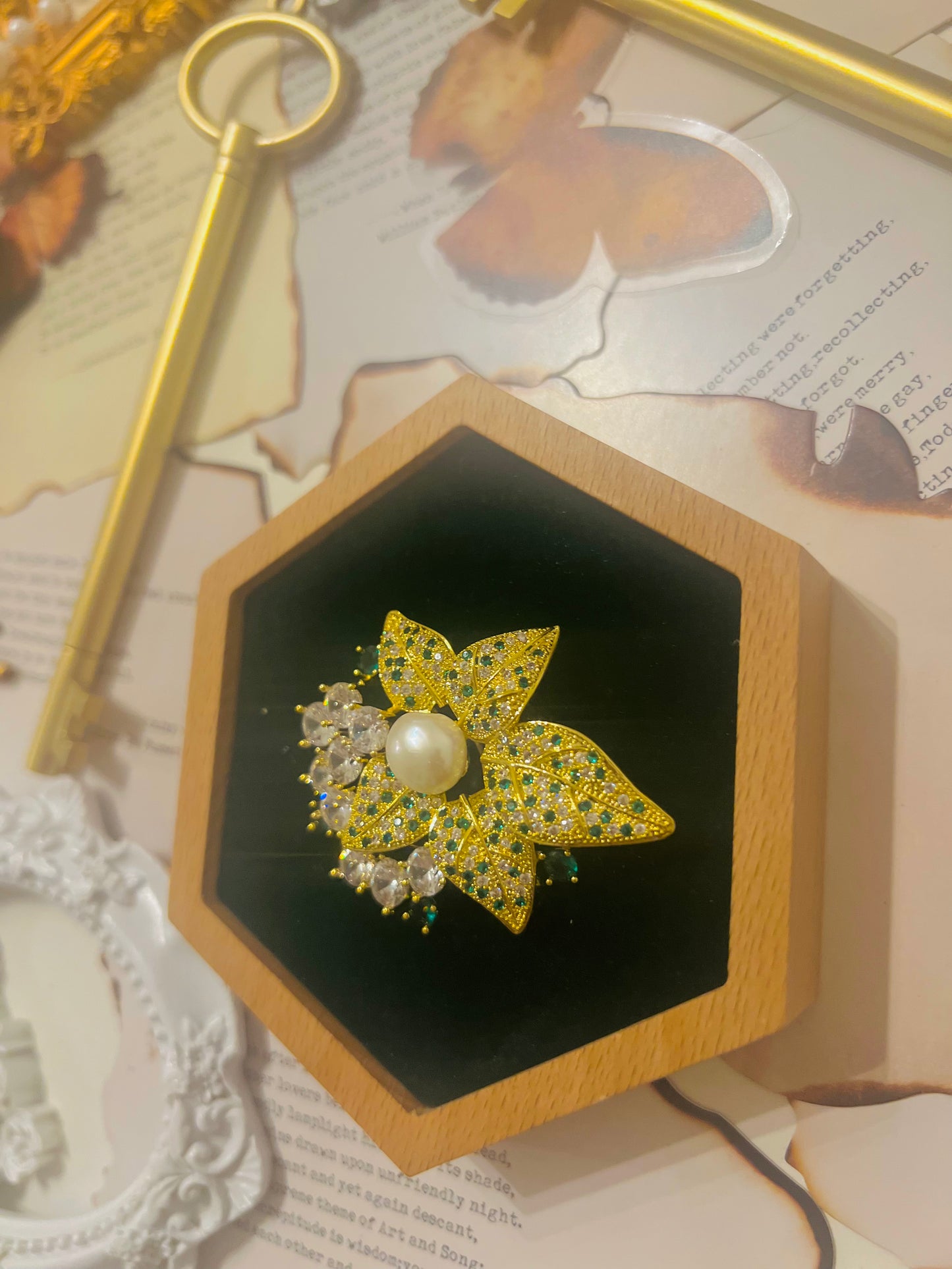 Brooch 006