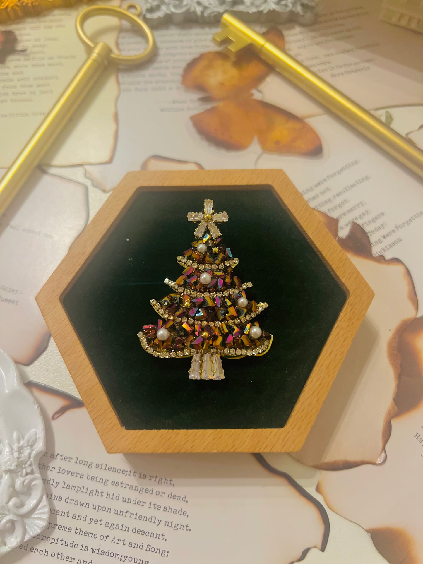 Brooch 007