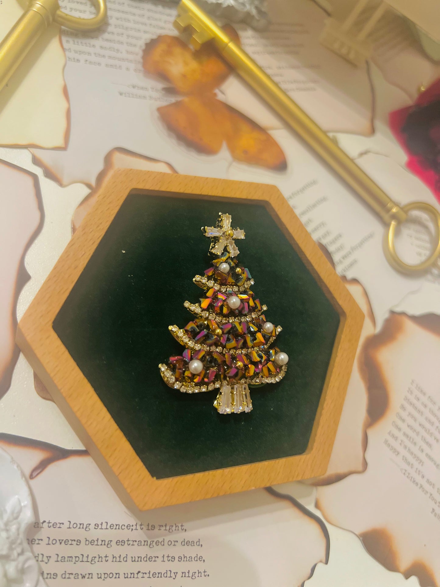 Brooch 007