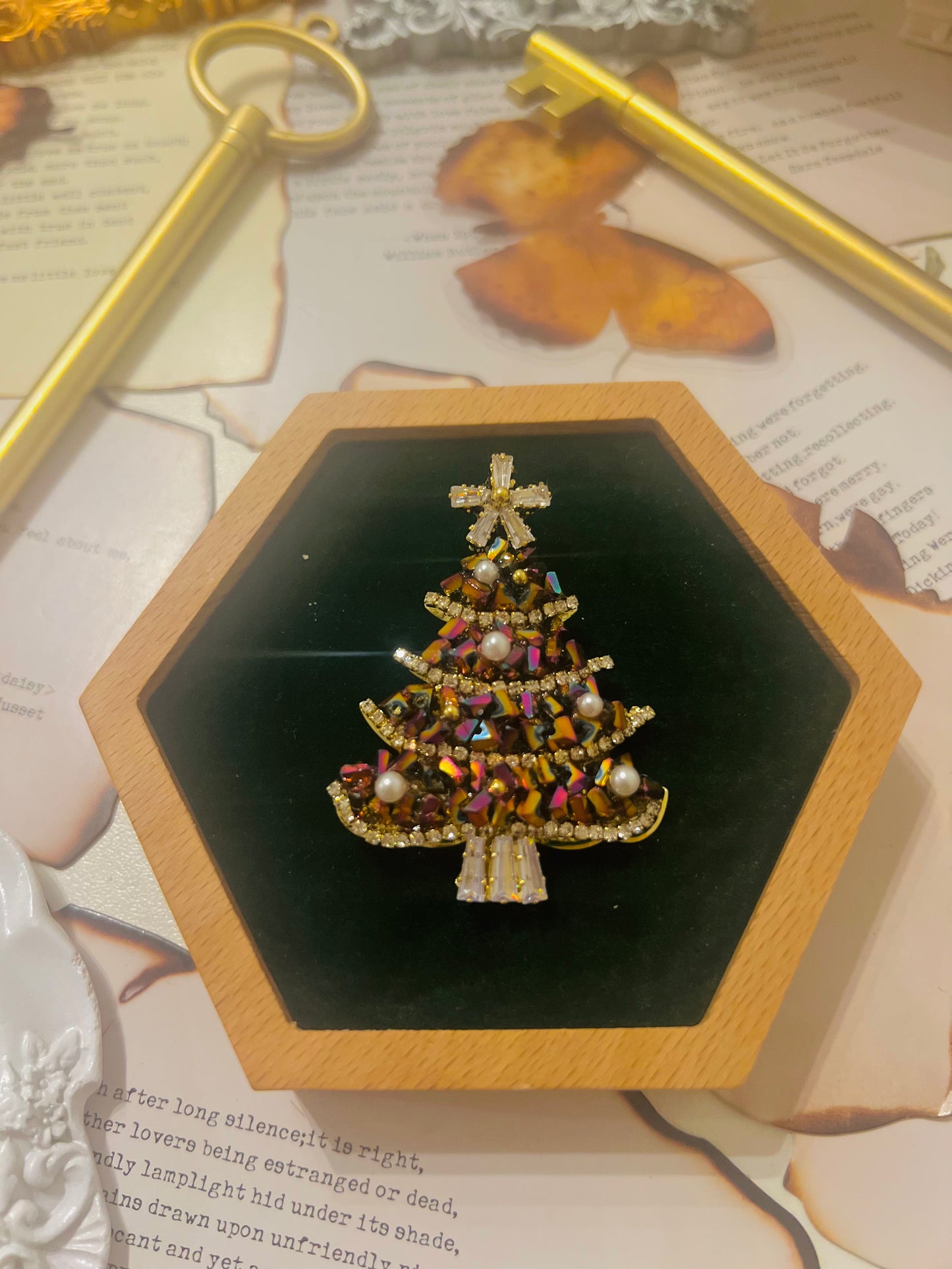Brooch 007