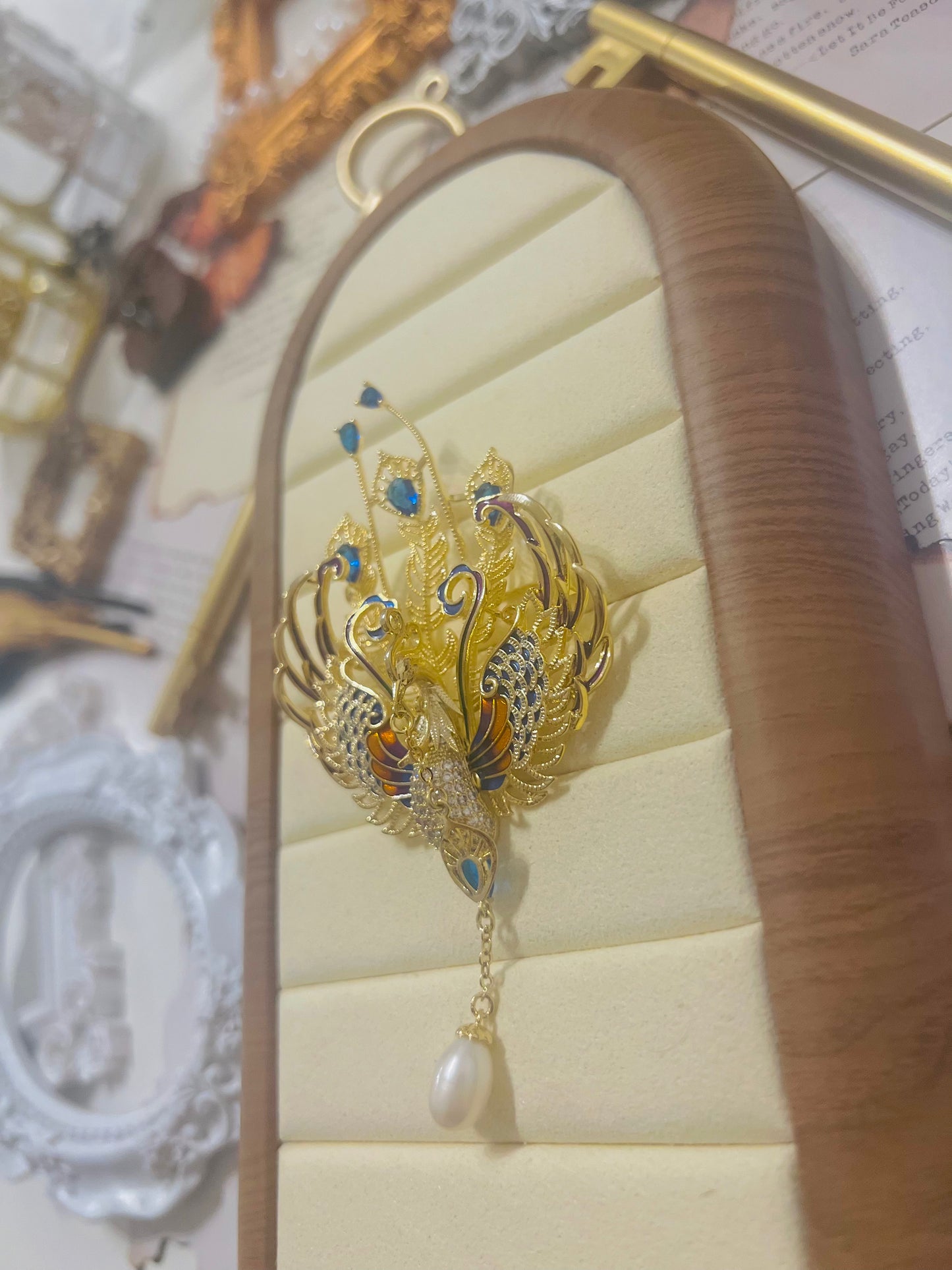 Brooch 009