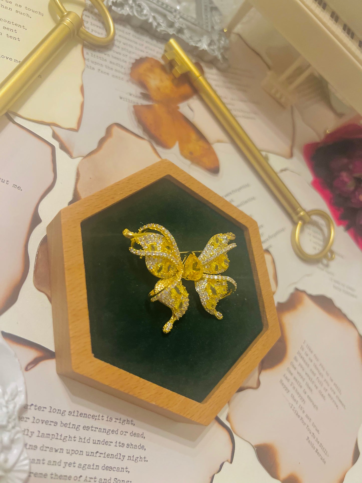Brooch 010