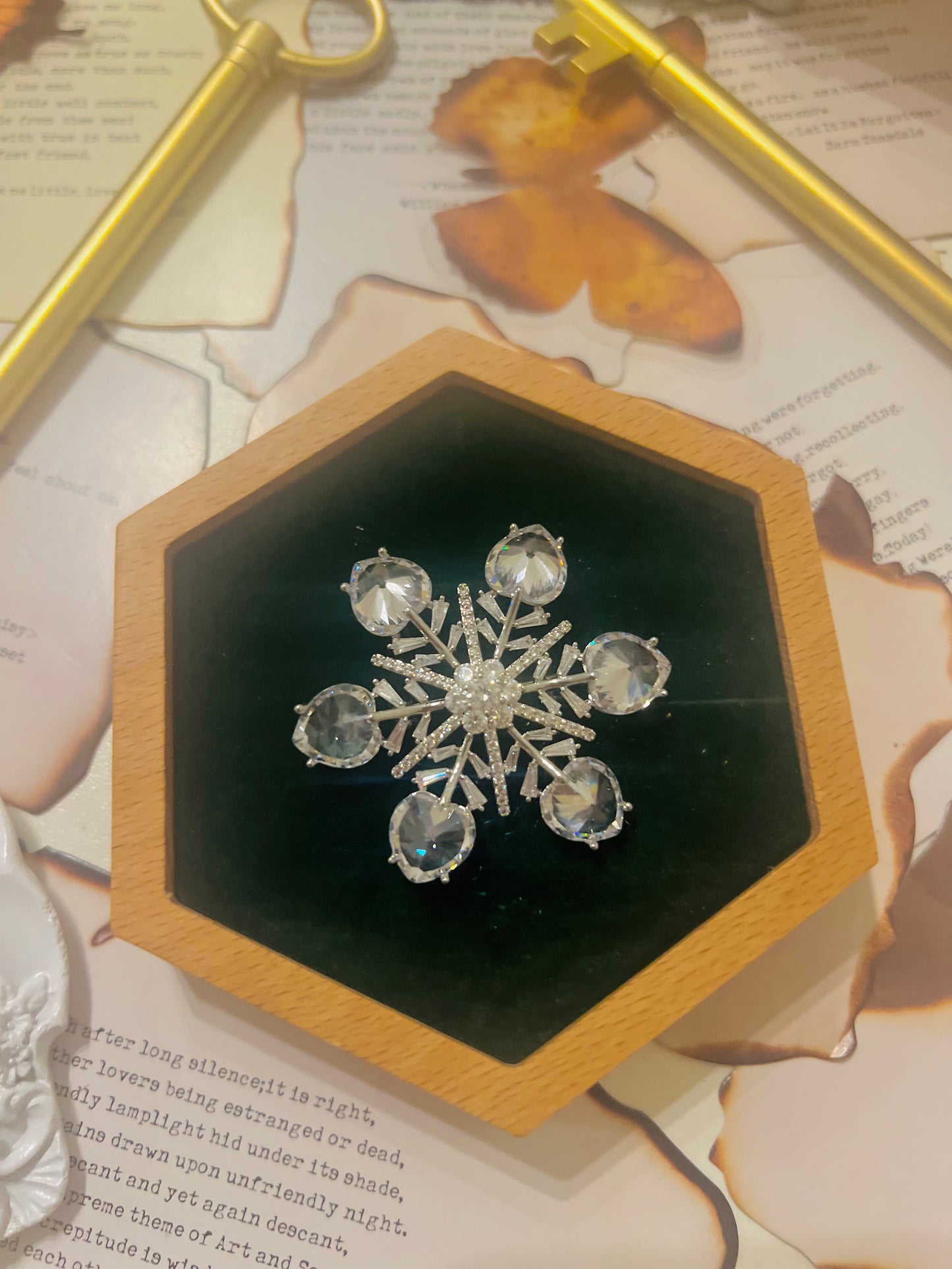 Brooch 011