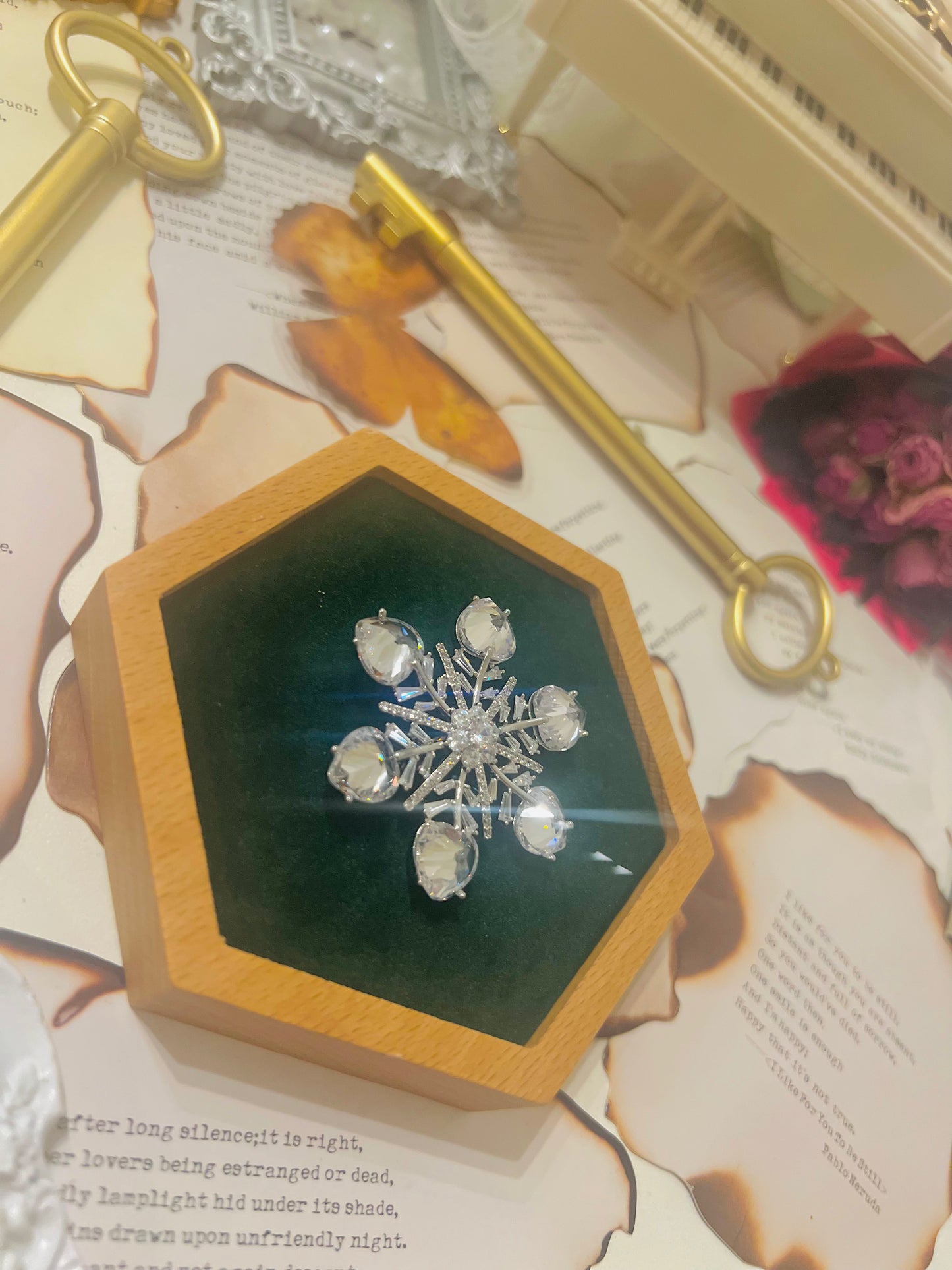 Brooch 011