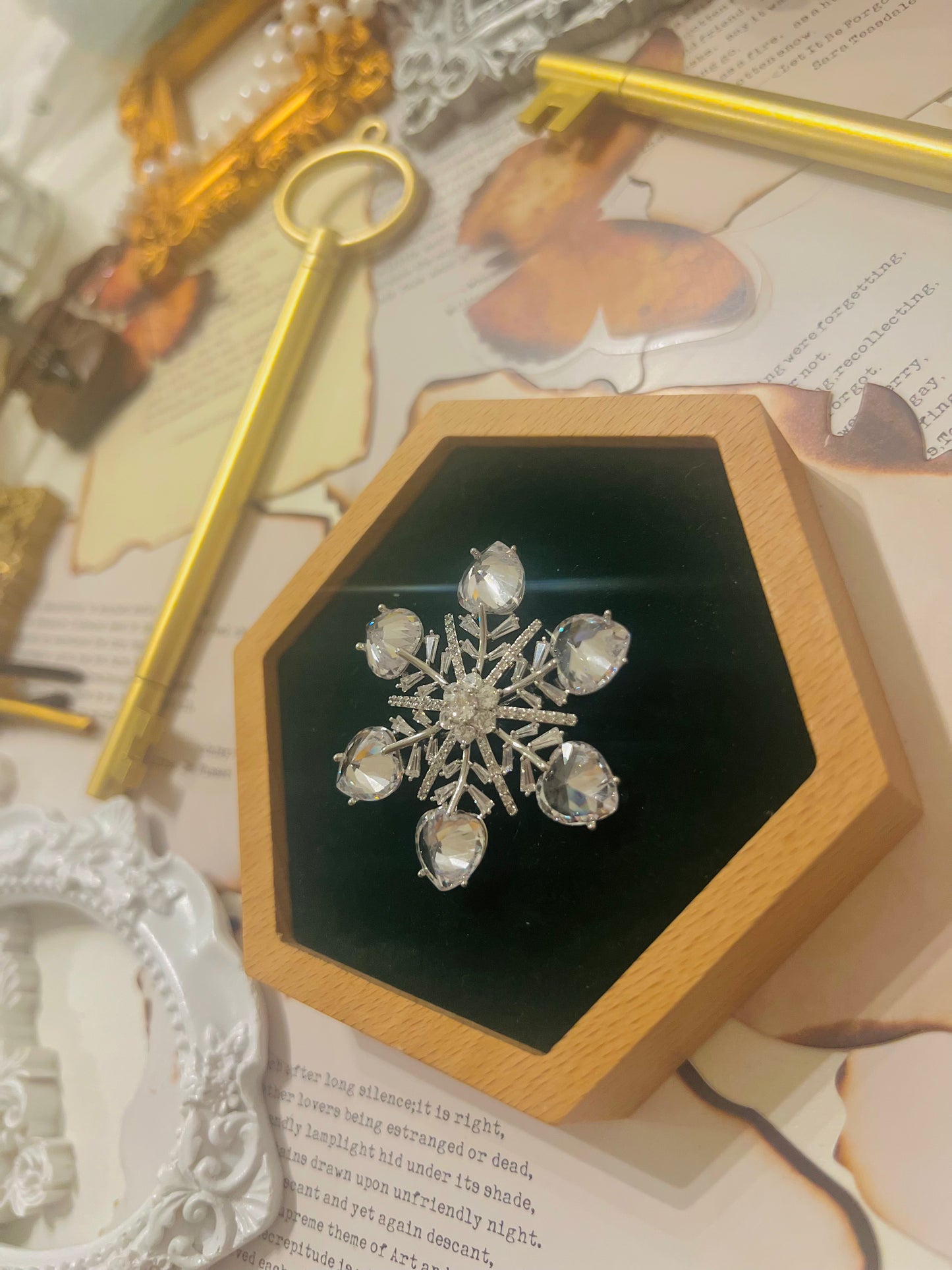 Brooch 011
