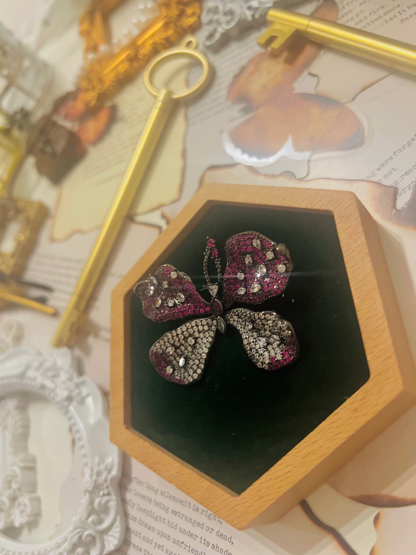 Brooch 012