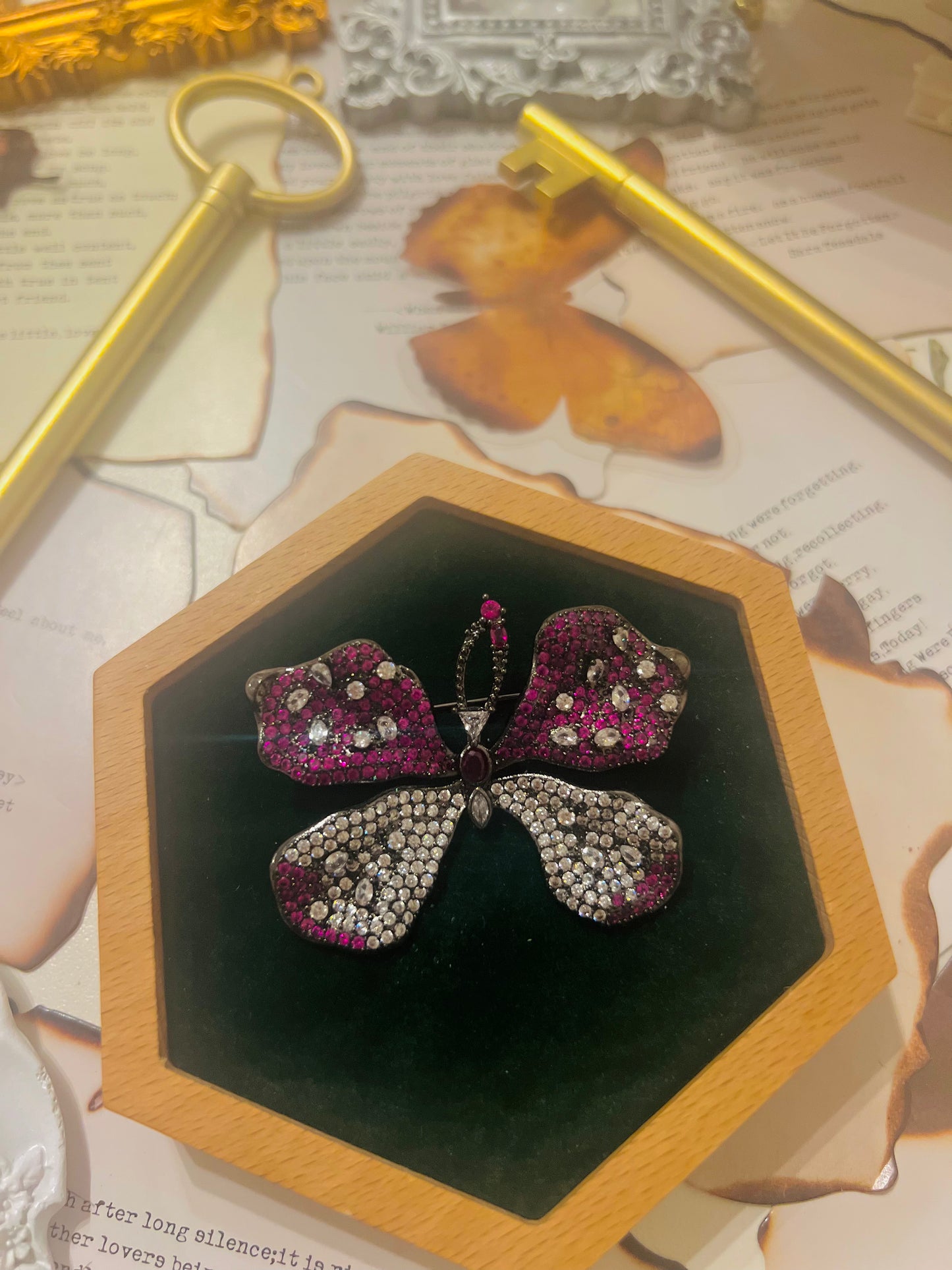 Brooch 012