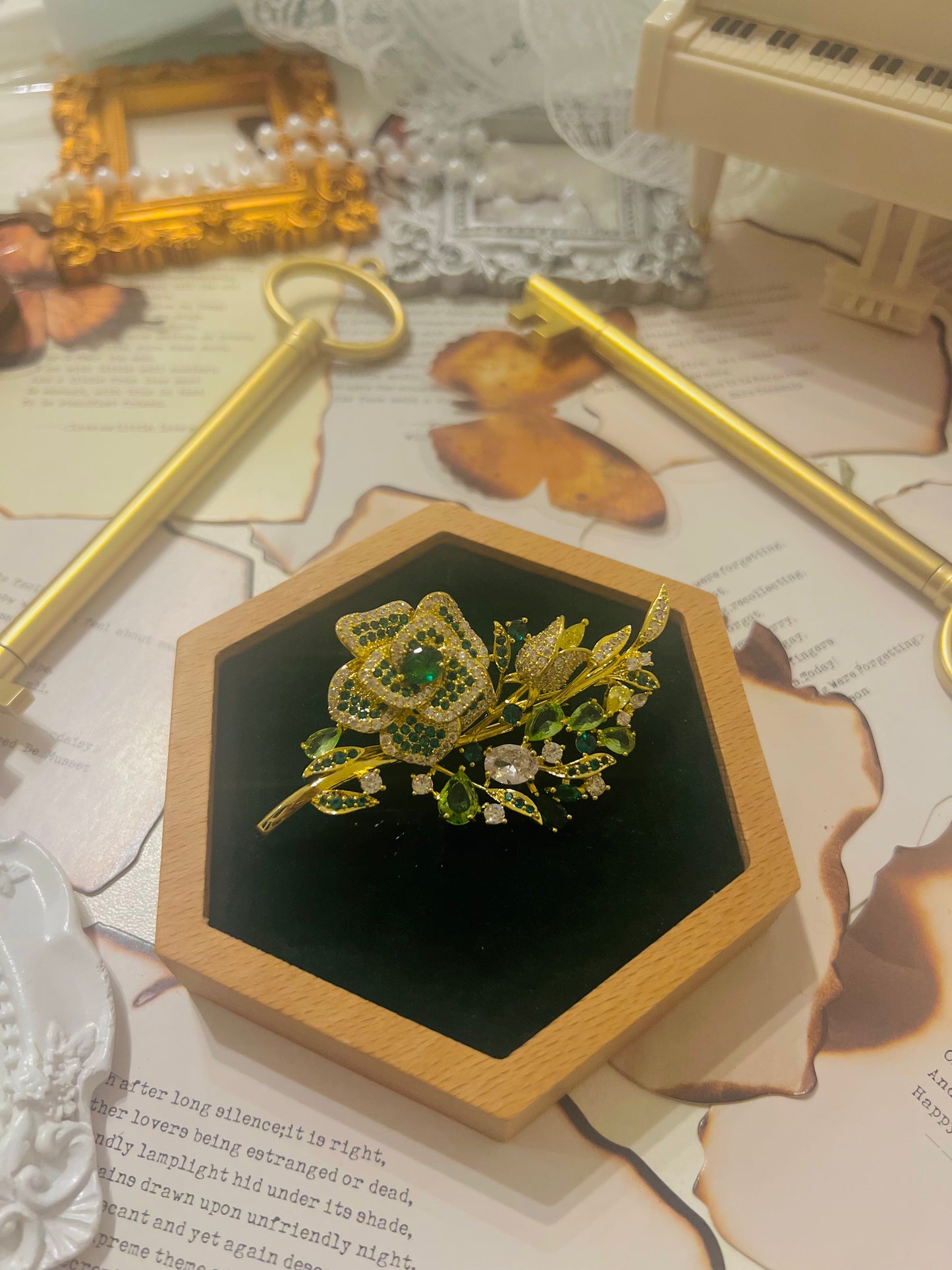 Brooch 013
